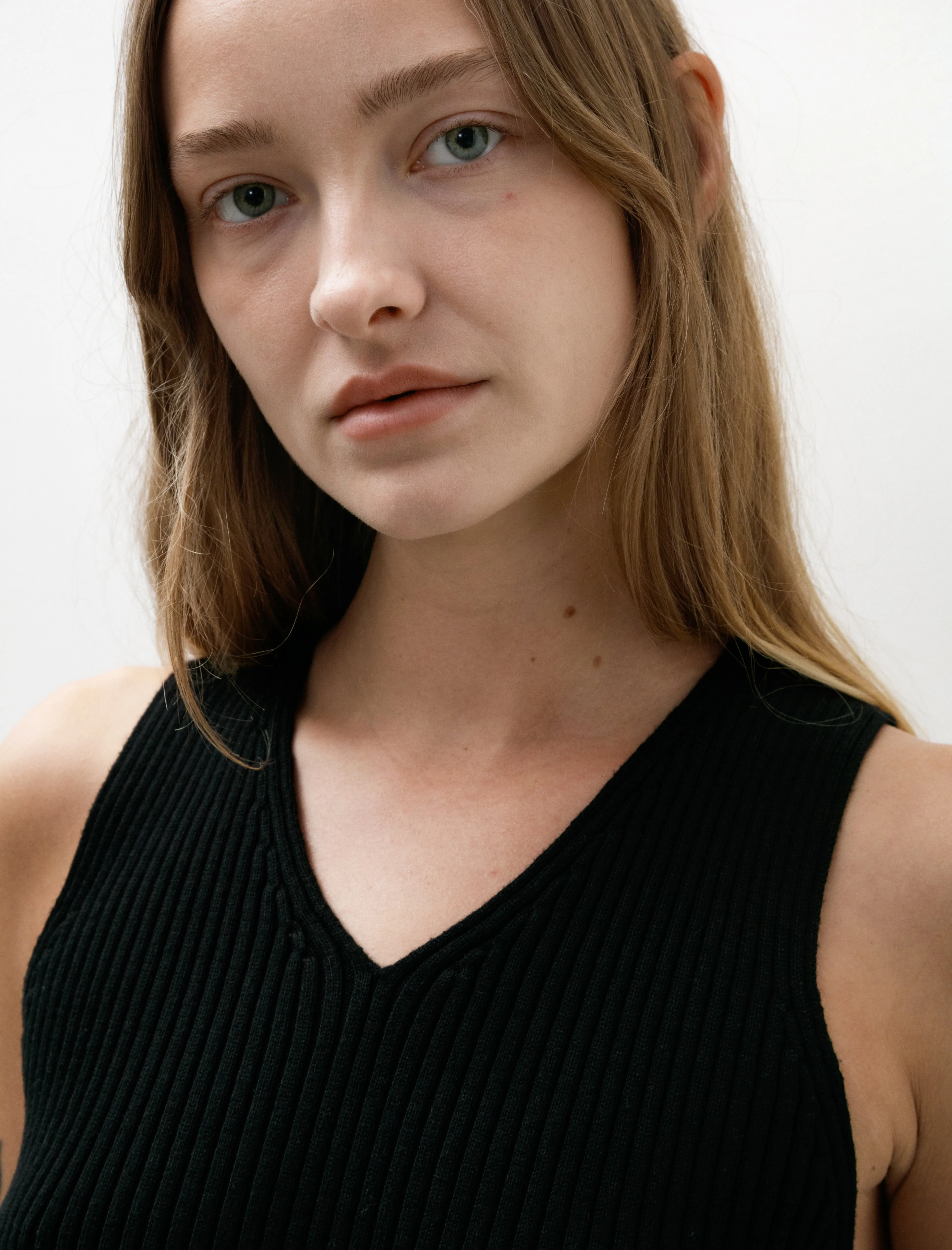 Cotton Silk Rib Knit V-Neck Vest Black sold by SHOP NEIGHBOR product image thumbnail 2