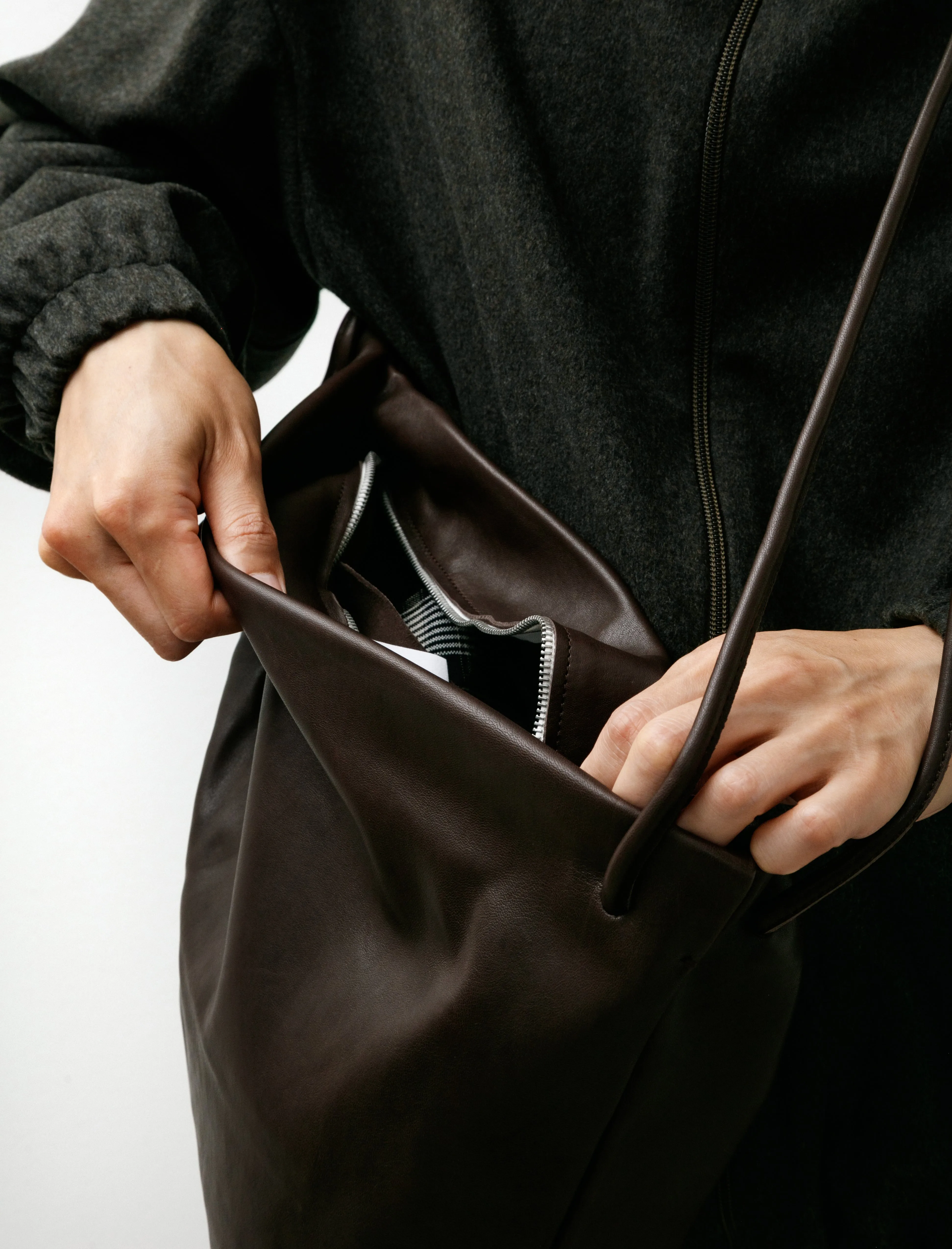 No. 131 Gathered Crossed Bag Brown sold by SHOP NEIGHBOR product image thumbnail 3