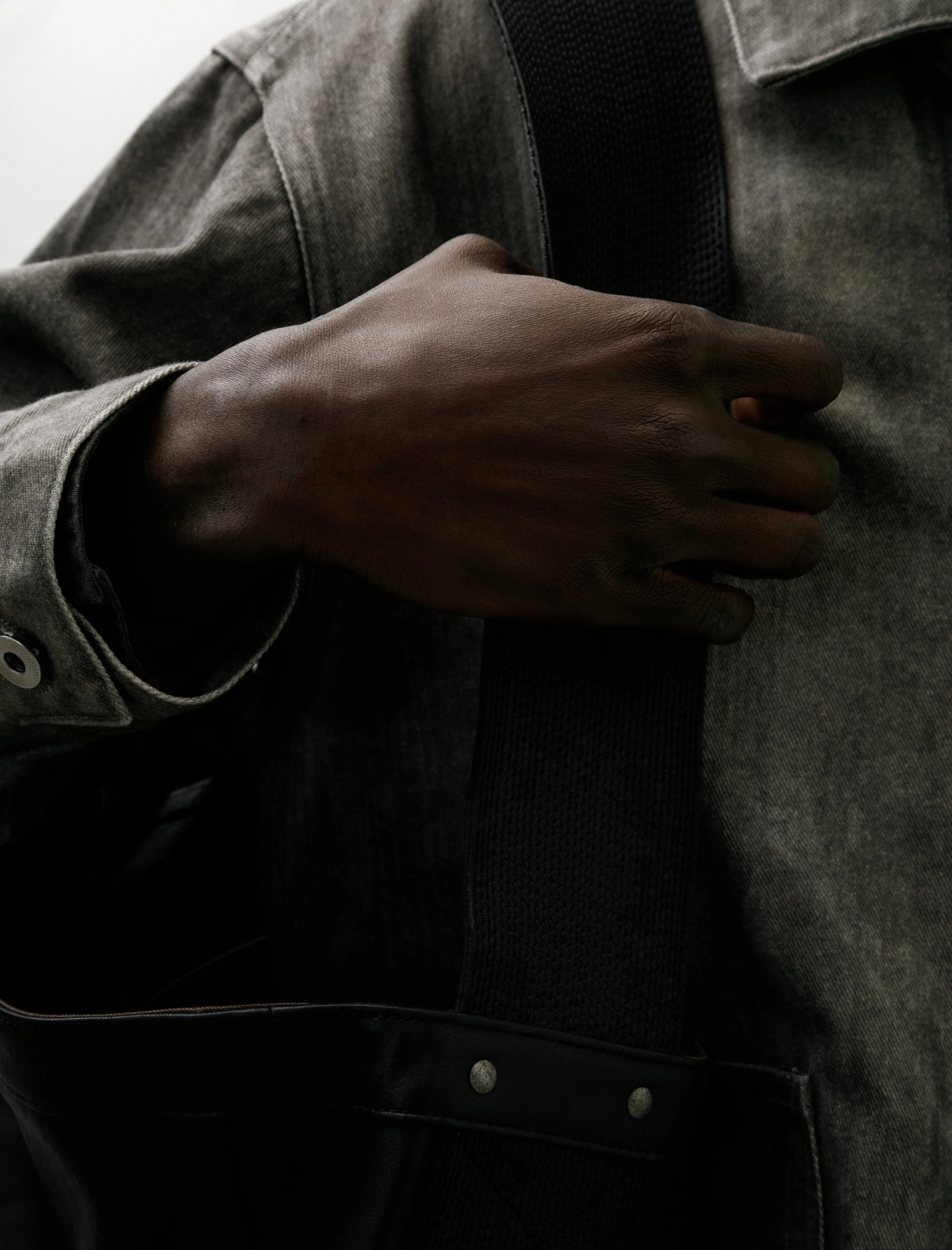 Lot 004 Newsboy Horse Leather Bag Black sold by SHOP NEIGHBOR product image thumbnail 2