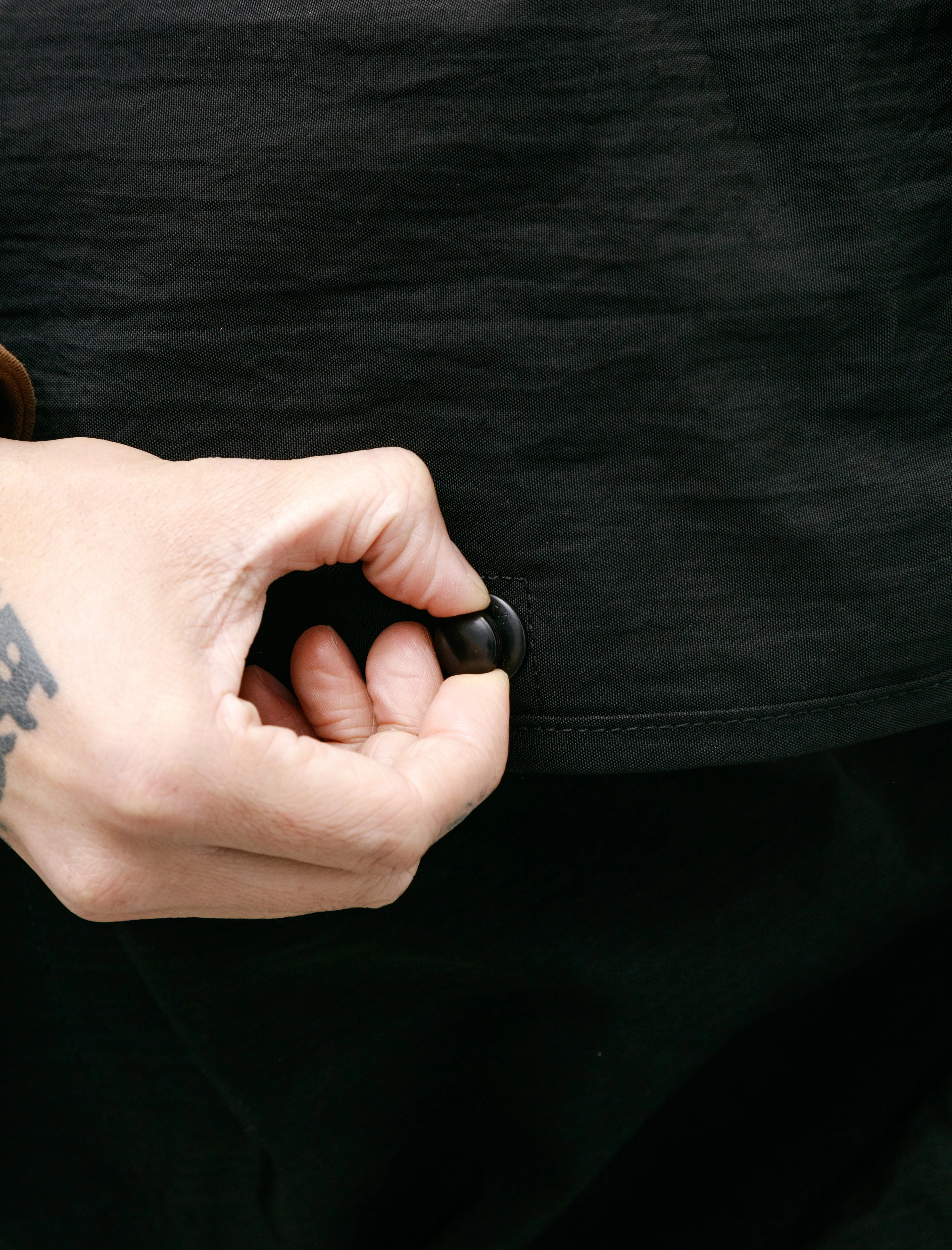 R0 G2 Black Nylon sold by SHOP NEIGHBOR product image thumbnail 5