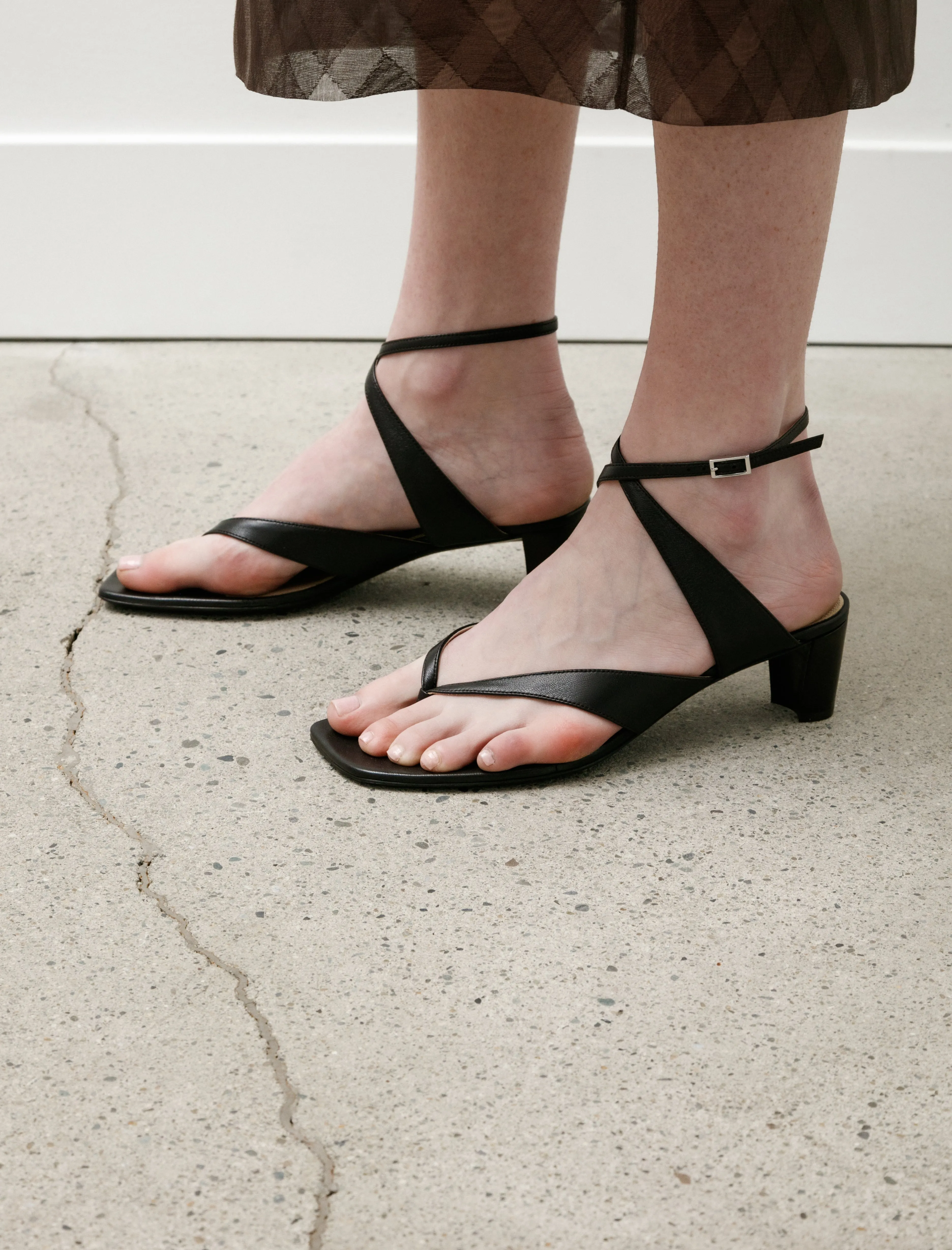 Tong Sandals 50 Dark Chocolate sold by SHOP NEIGHBOR product image thumbnail 2