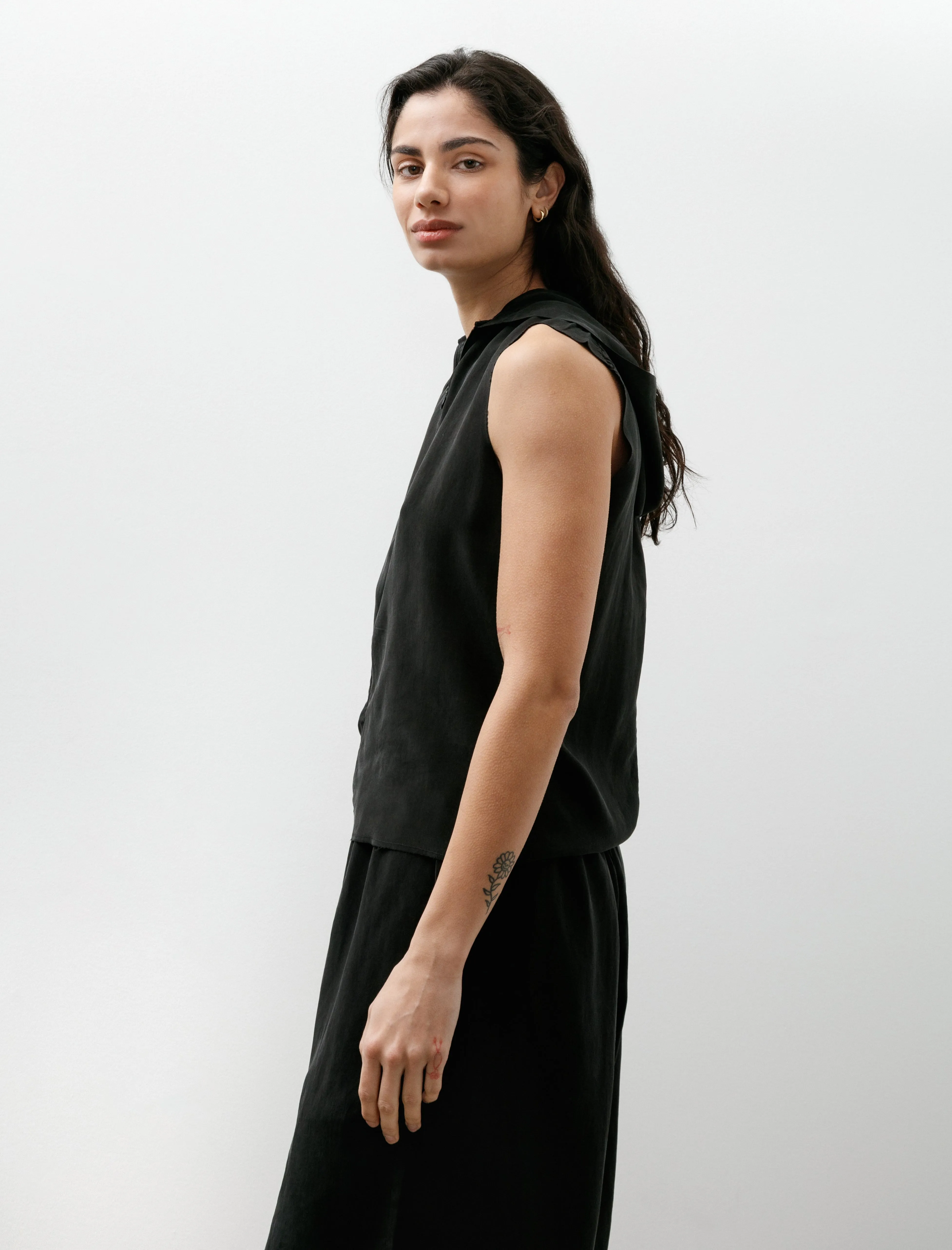 No.335 Cupro Sleeveless Hooded Zipper Top Black sold by SHOP NEIGHBOR product image thumbnail 3
