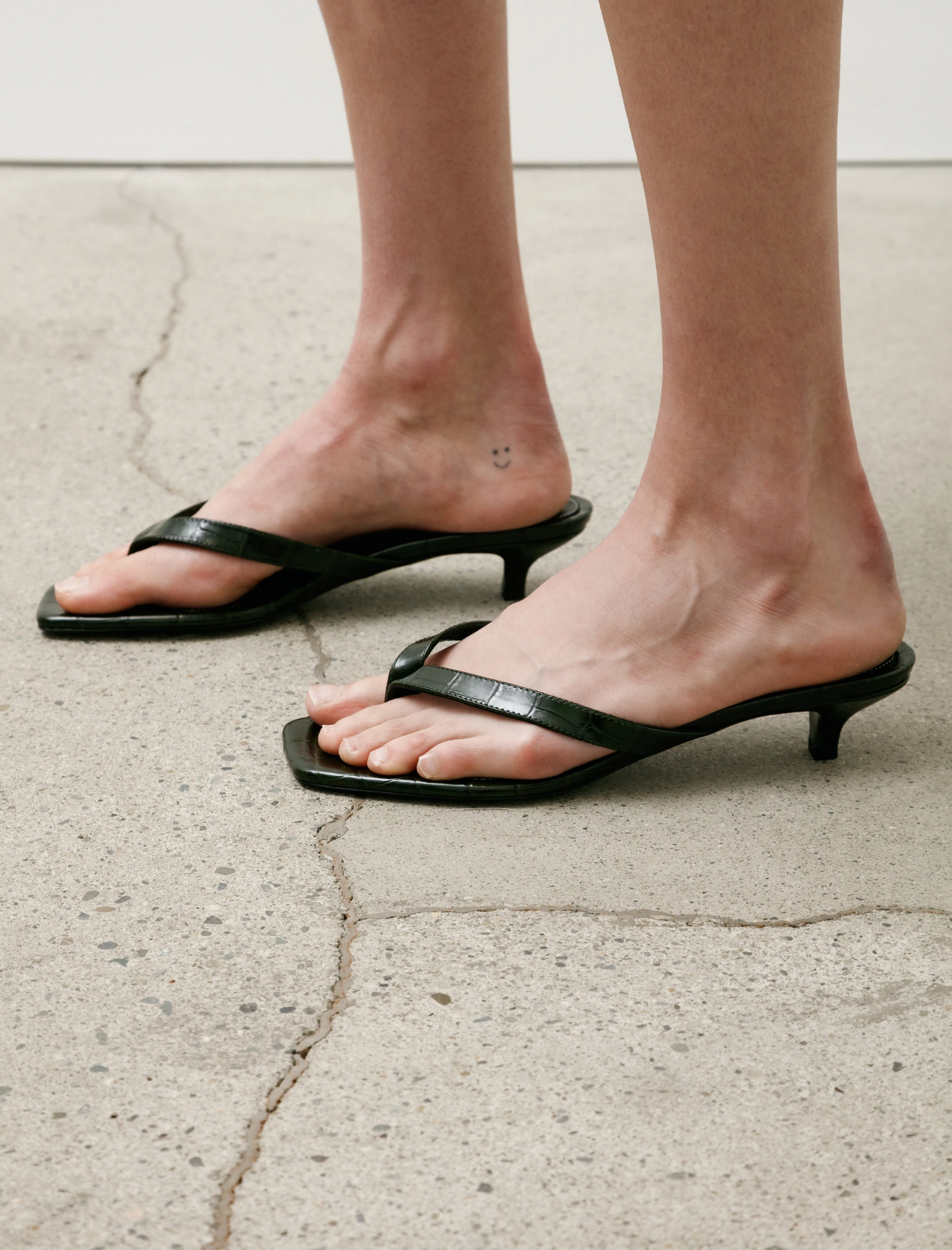 Croco Embossed Heeled Flip Flops Dark Green sold by SHOP NEIGHBOR product image thumbnail 2