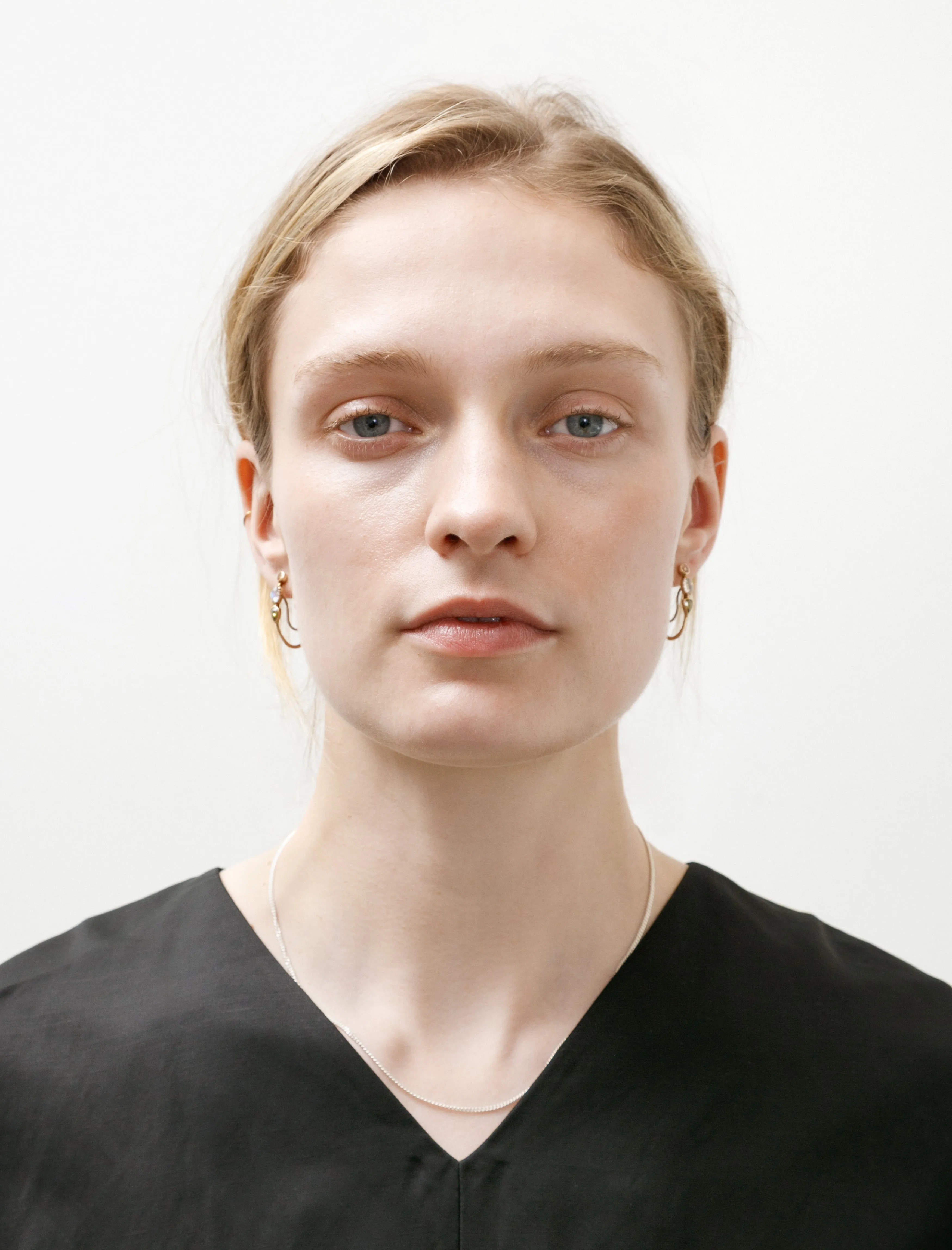Poissardes Earrings Sapphire/Moonstone/Diamonds sold by SHOP NEIGHBOR product image thumbnail 2