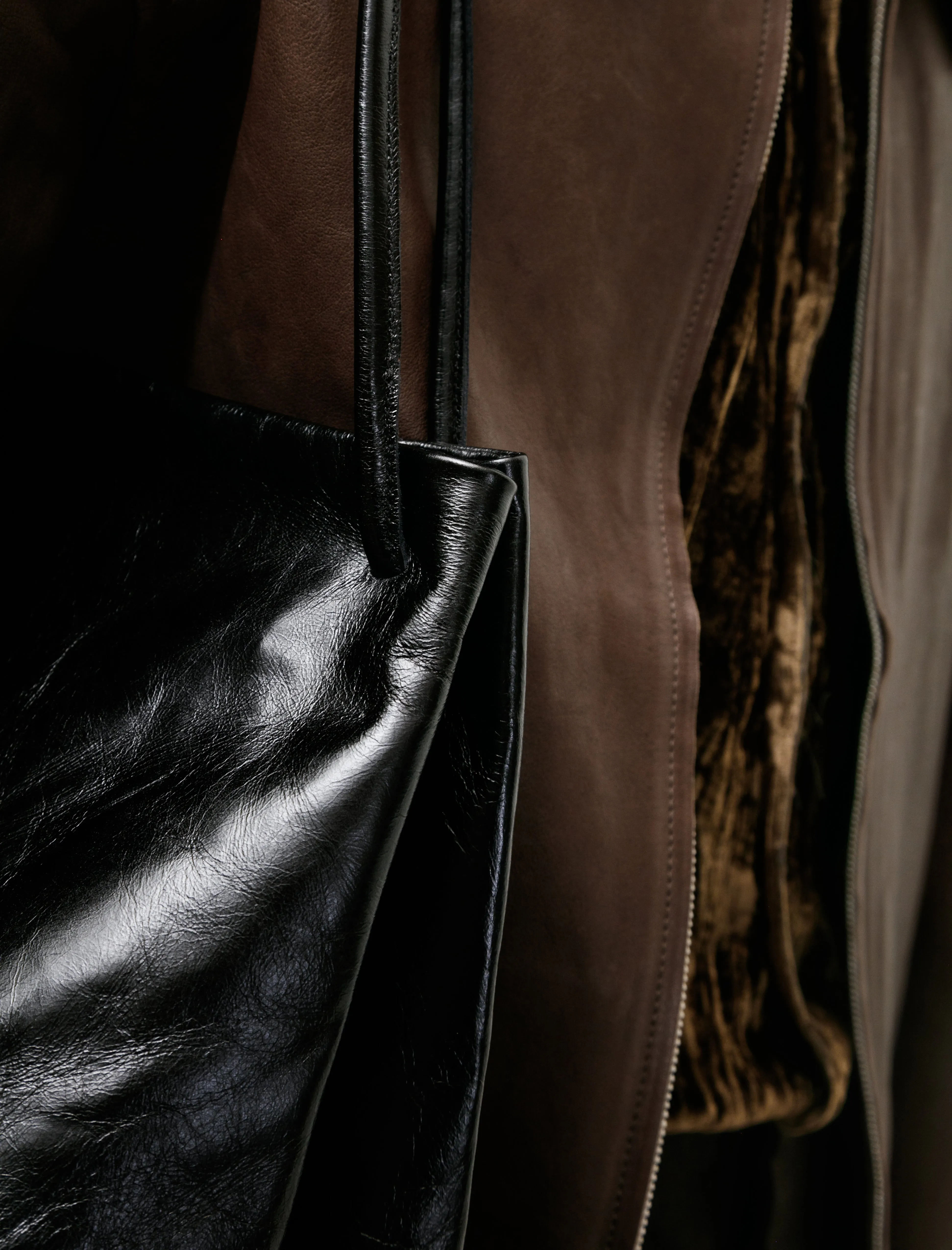 No.17 Leather Hoof Bag Black Calfskin sold by SHOP NEIGHBOR product image thumbnail 4