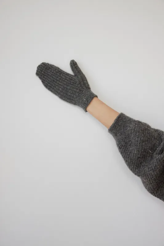 Rib Mitten : Alpaca Charcoal sold by Wol Hide