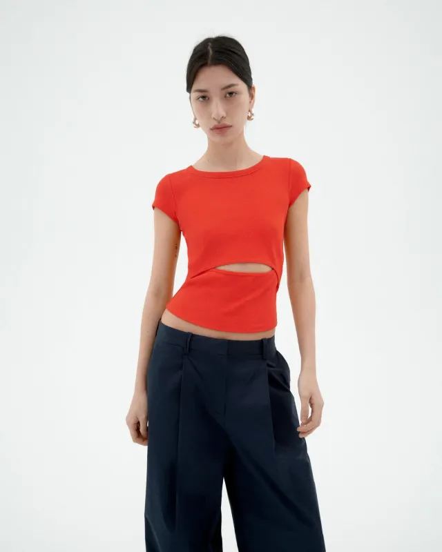 Top rojo apertura Faye sold by Thinking Mu