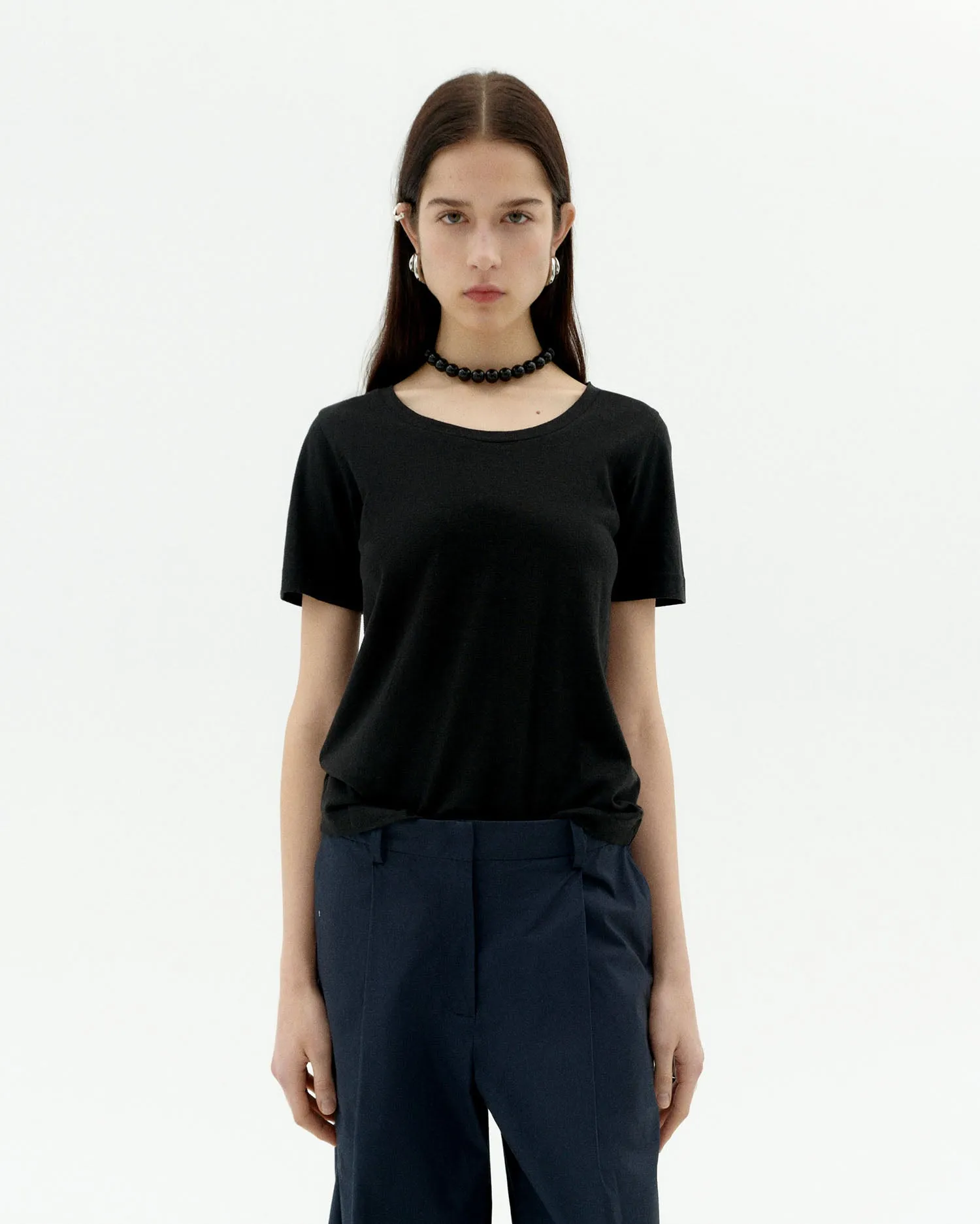 Camiseta negra hemp Cassia sold by Thinking Mu