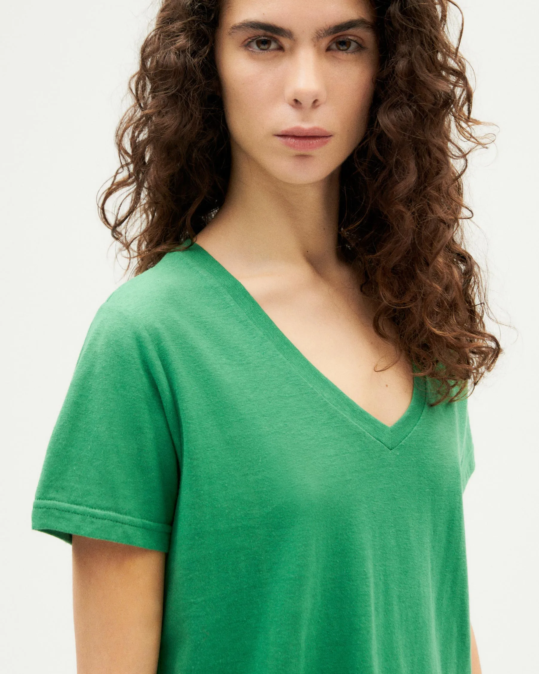 Camiseta ligera verde hemp Clavel sold by Thinking Mu product image thumbnail 4