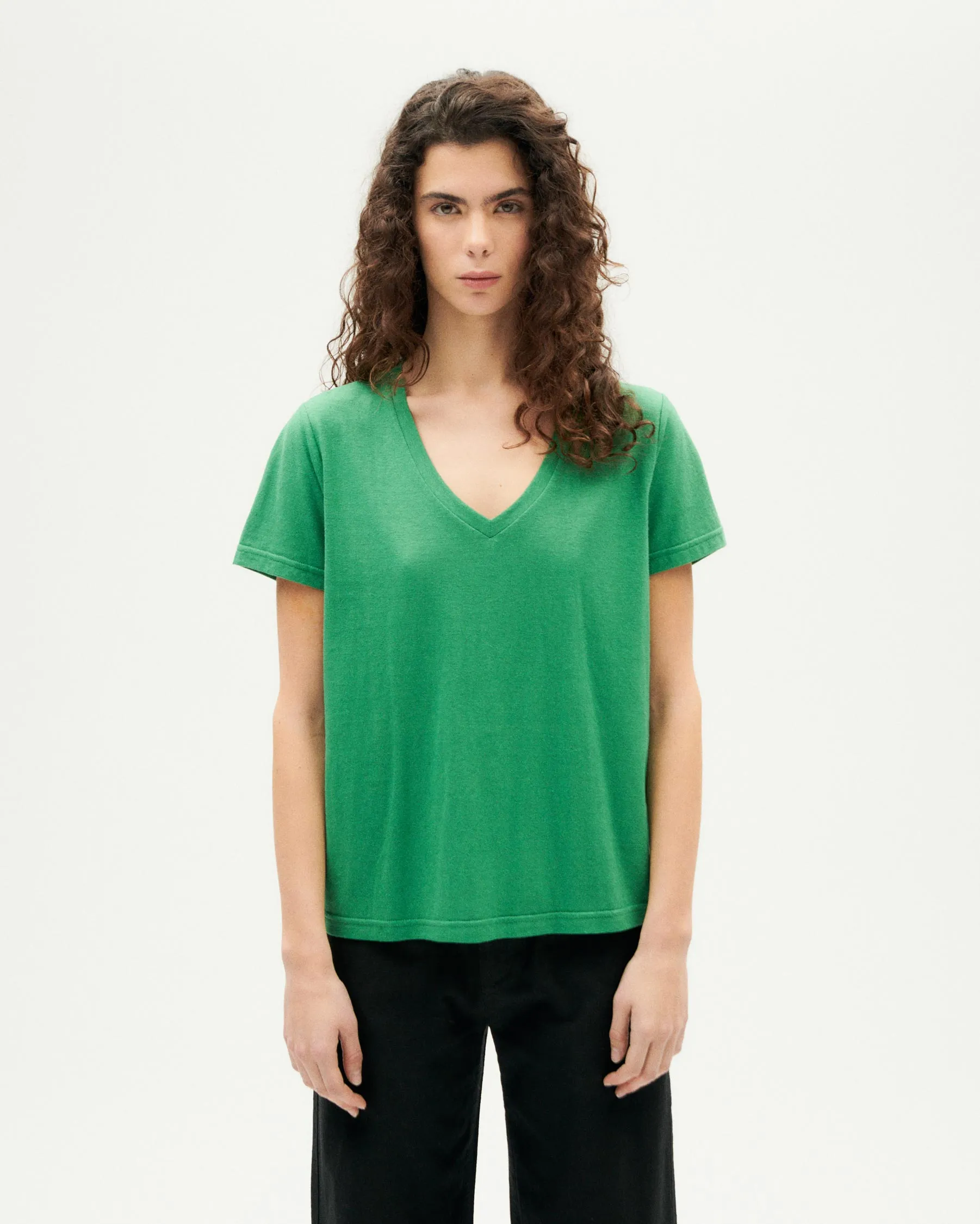 Camiseta ligera verde hemp Clavel sold by Thinking Mu product image thumbnail 2