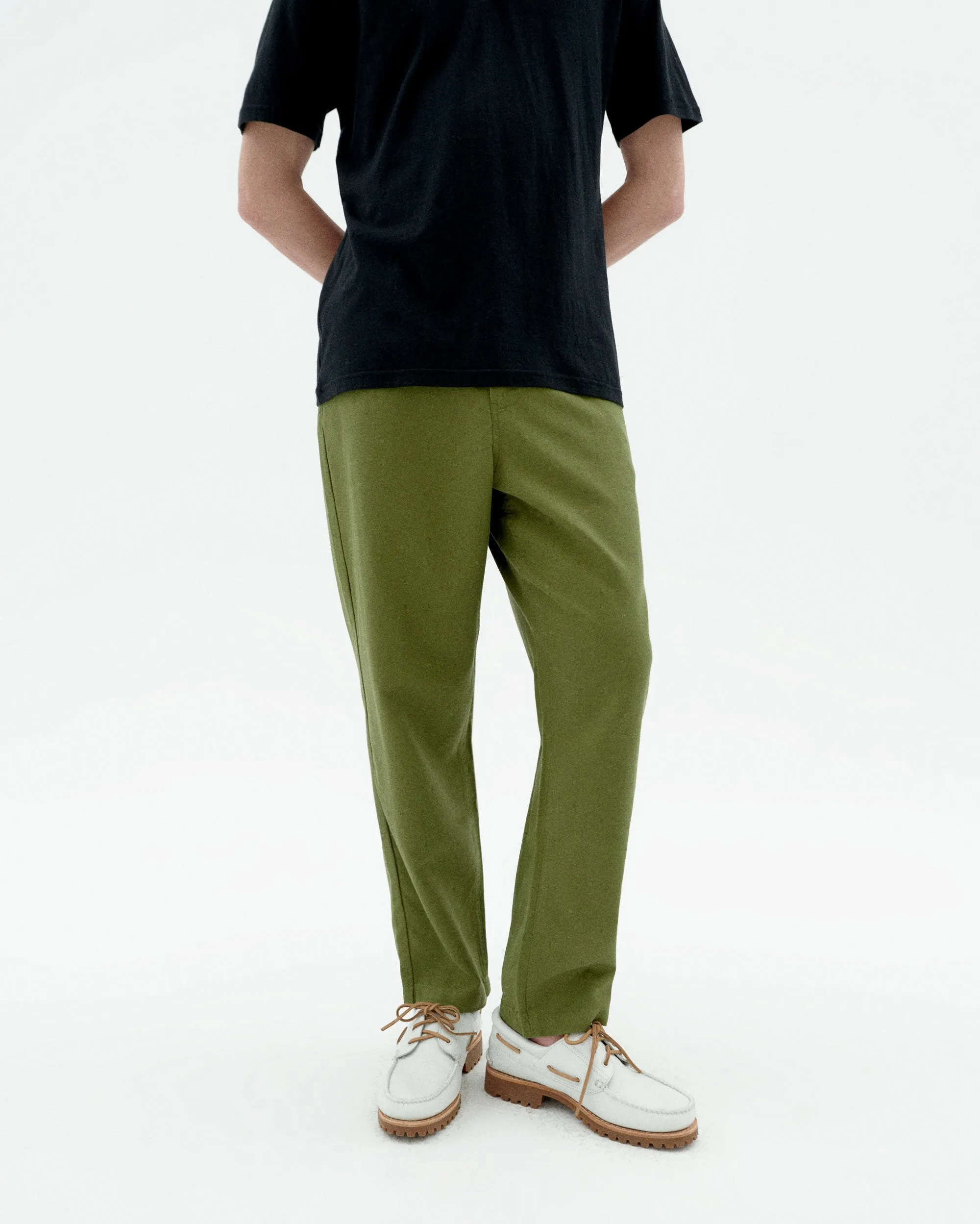 Pantalón relaxed pinza verde hemp Moero sold by Thinking Mu