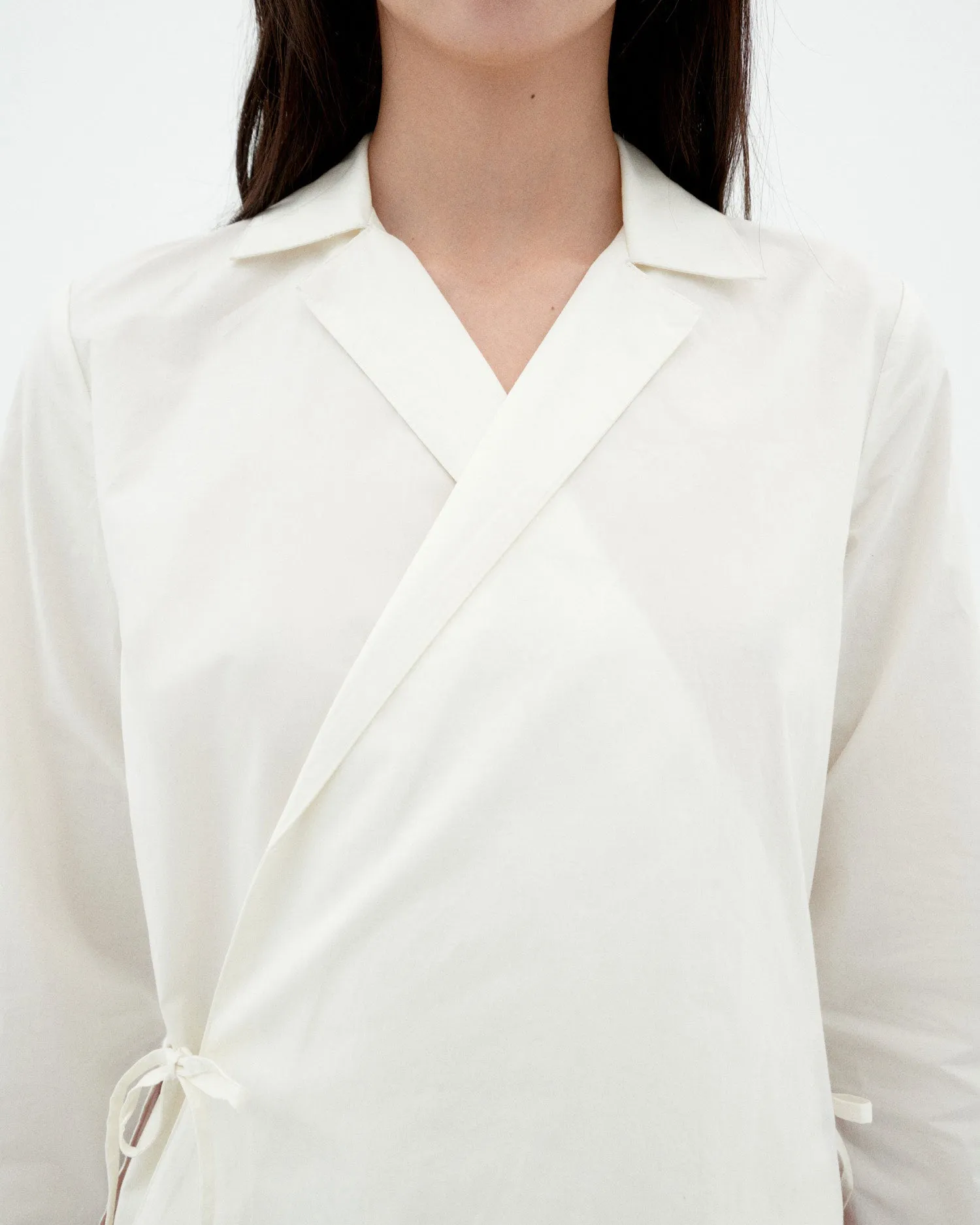 Blusa blanca cruzada Lenie sold by Thinking Mu product image thumbnail 3