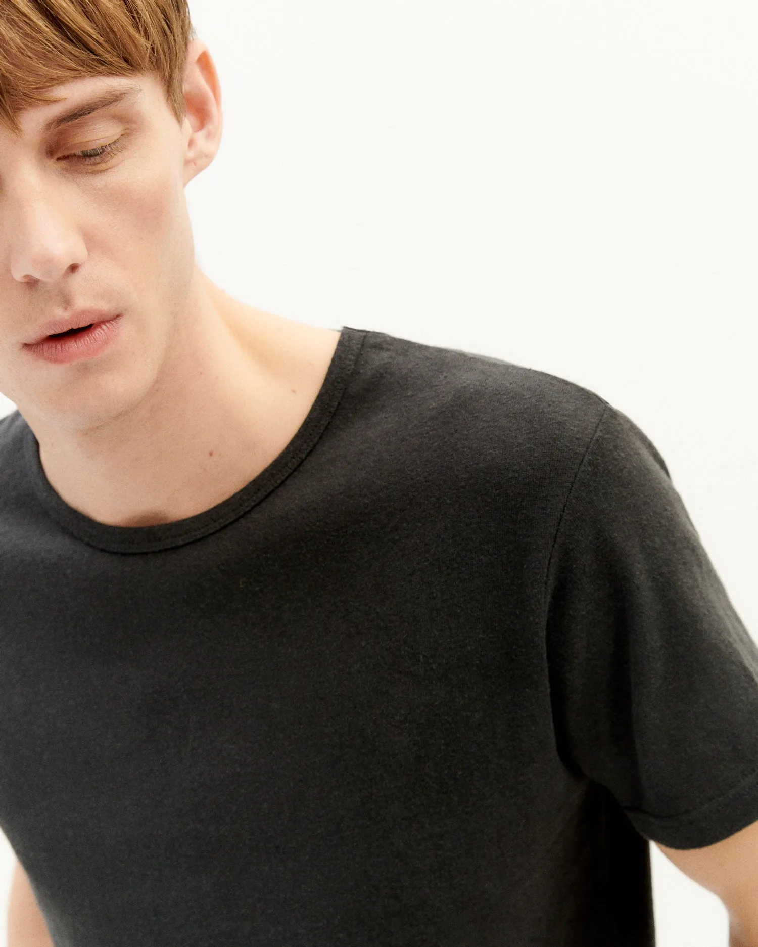 Camiseta gruesa negra hemp sold by Thinking Mu product image thumbnail 4