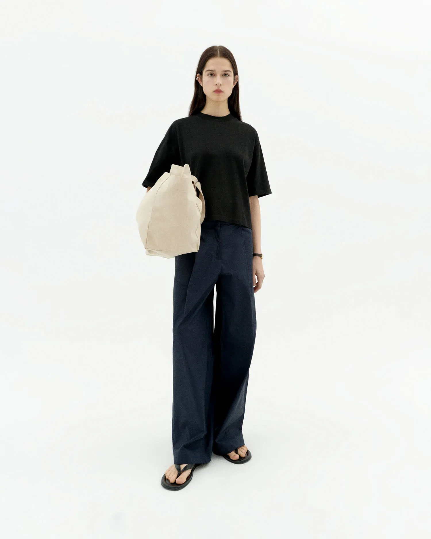 Camiseta oversize negra Lena sold by Thinking Mu product image thumbnail 2