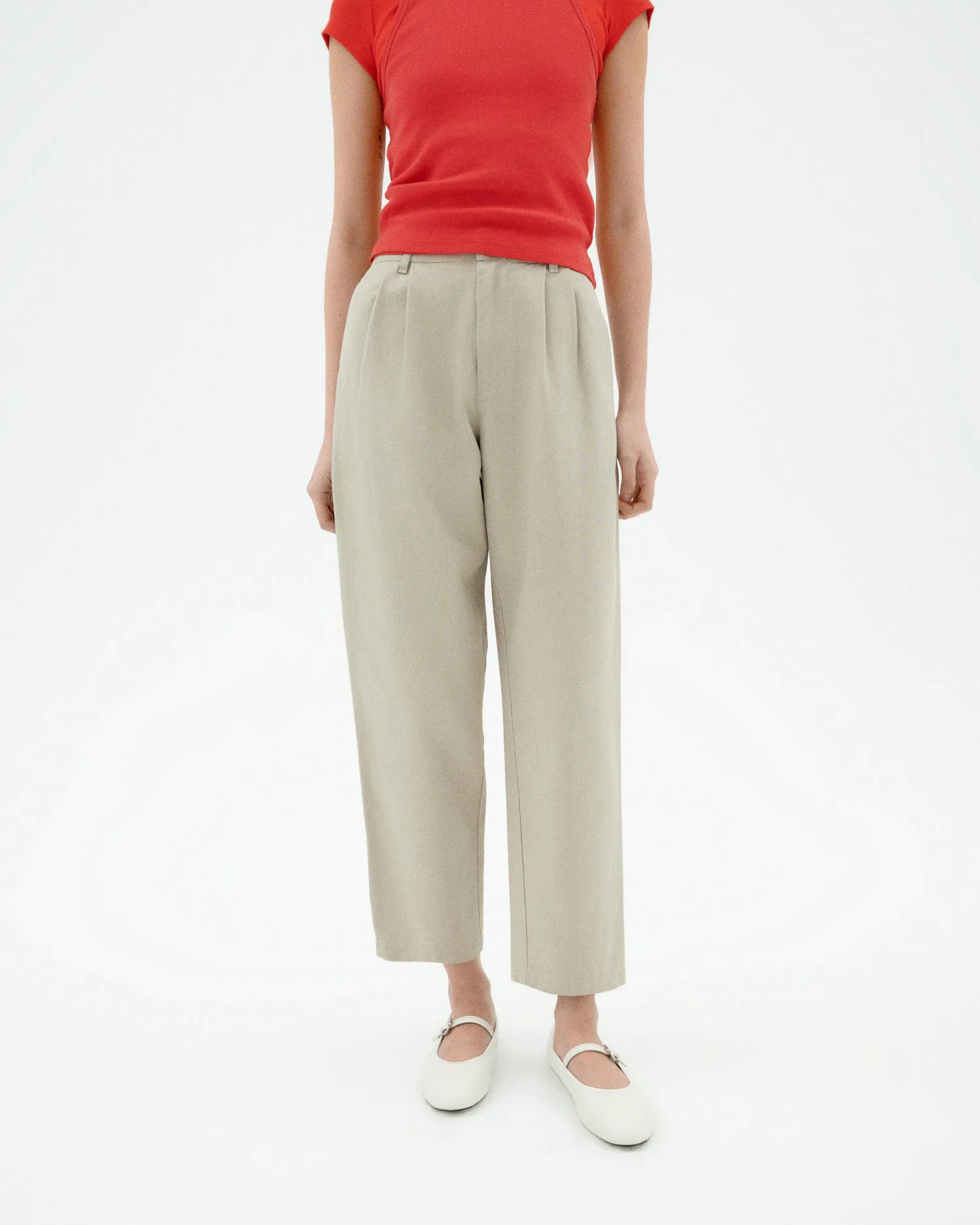 Pantalón carrot beige hemp Rina sold by Thinking Mu