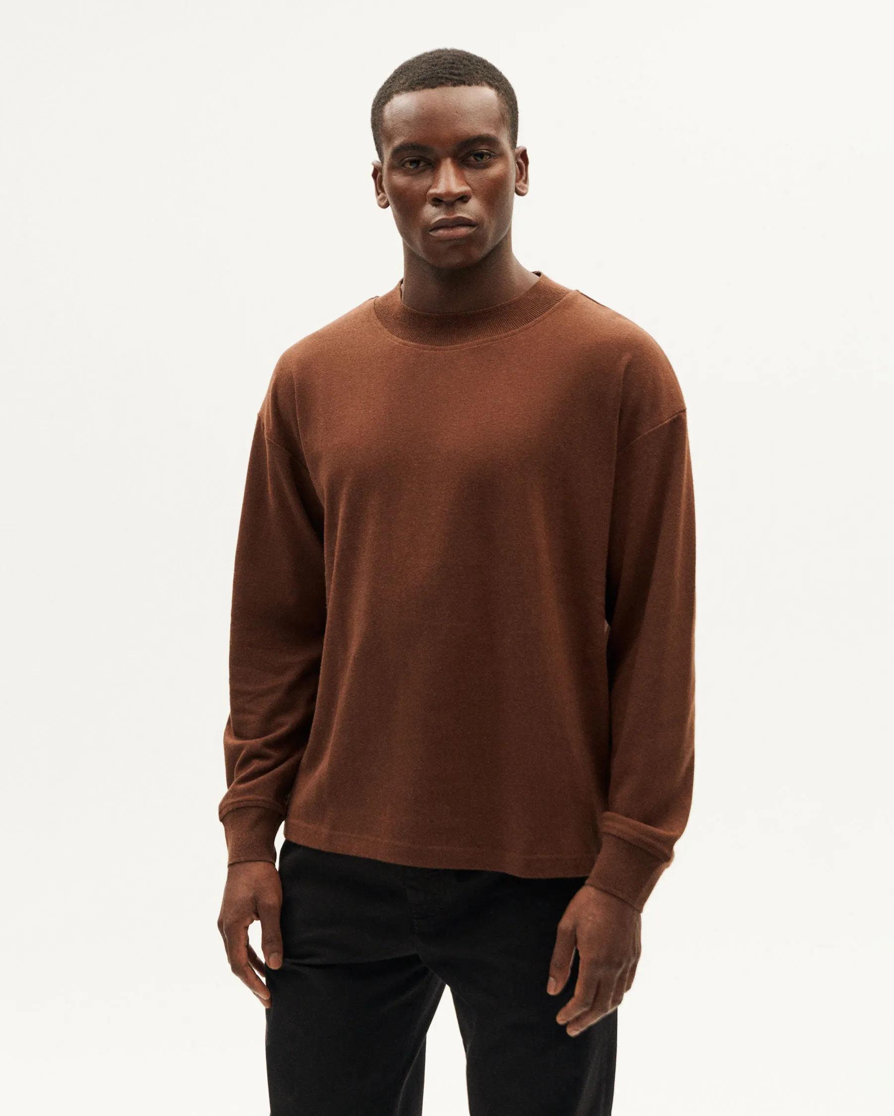 Camiseta gruesa marrón hemp Doug sold by Thinking Mu