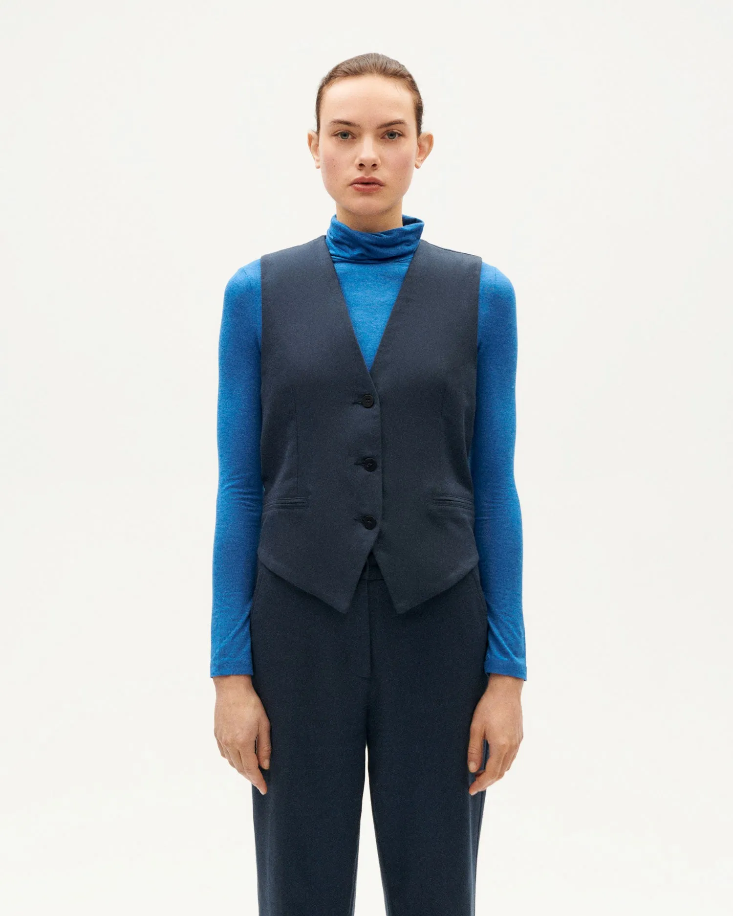 Chaleco azul oscuro Edith sold by Thinking Mu