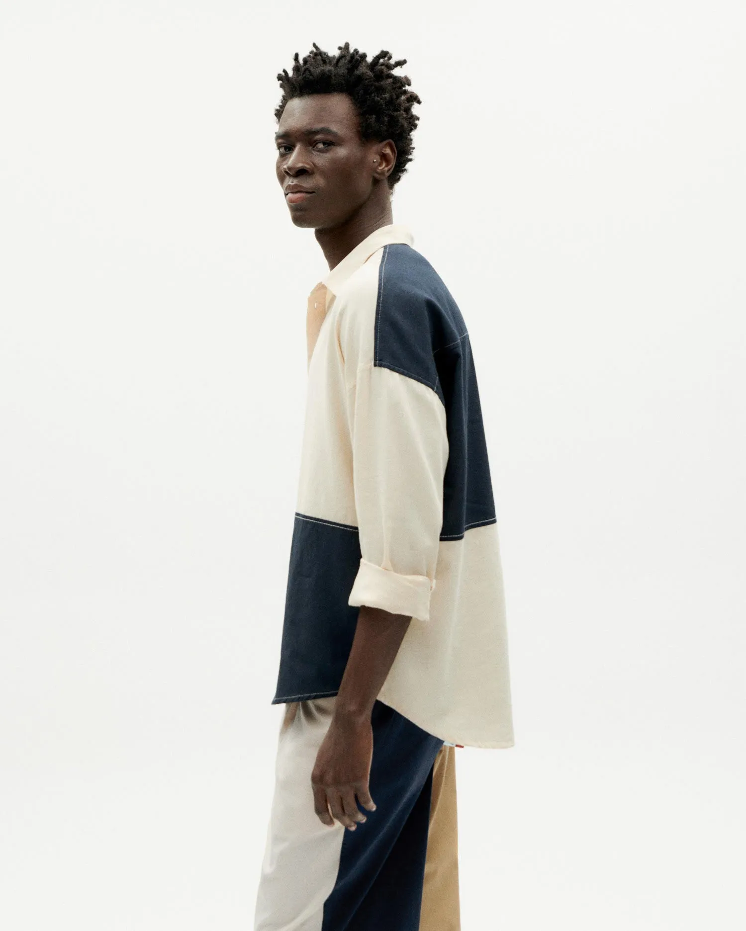 Camisa azul patched Haru sold by Thinking Mu