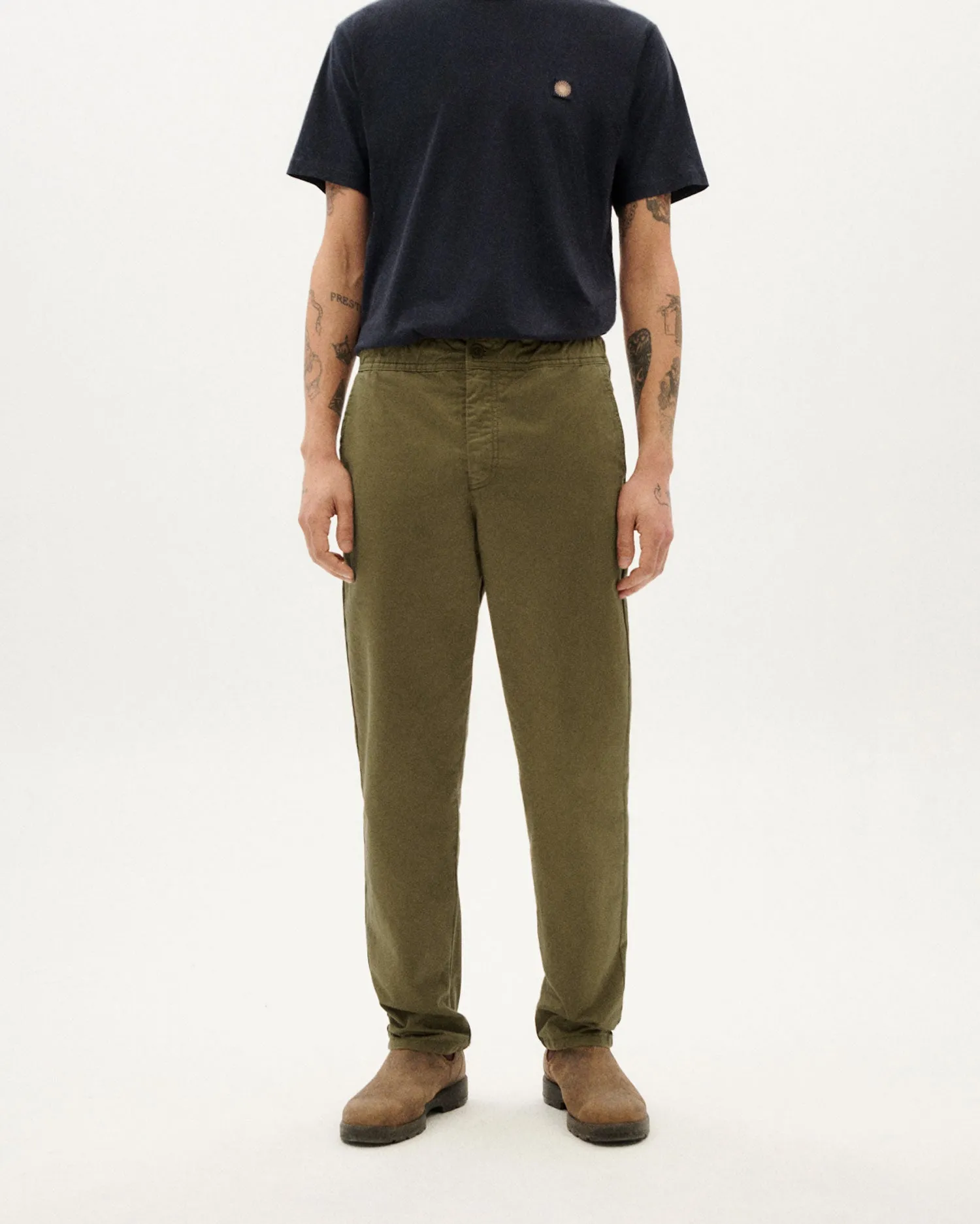 Pantalón verde Travel light sold by Thinking Mu