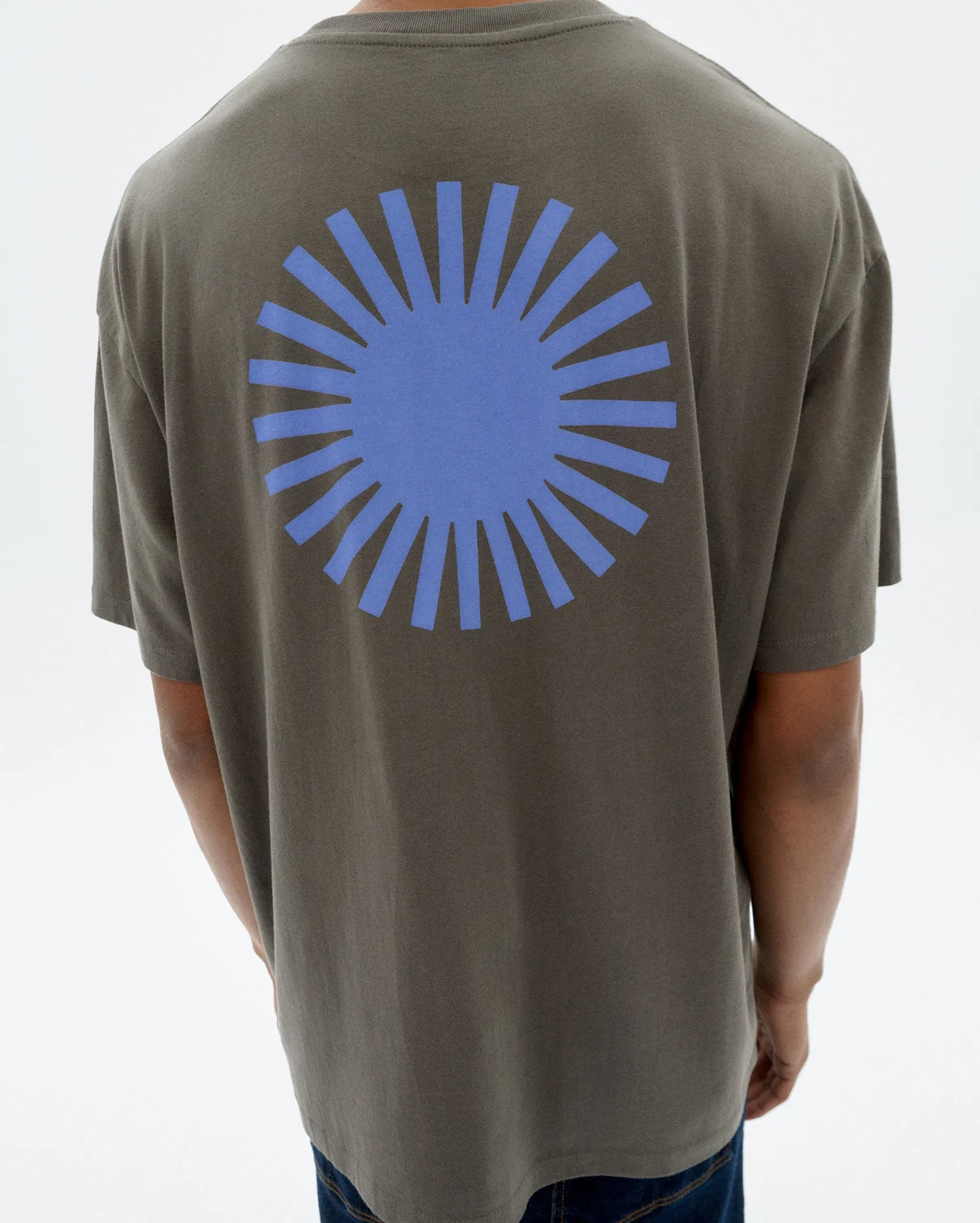 Camiseta gris sol espalda azul Aaron sold by Thinking Mu product image thumbnail 2