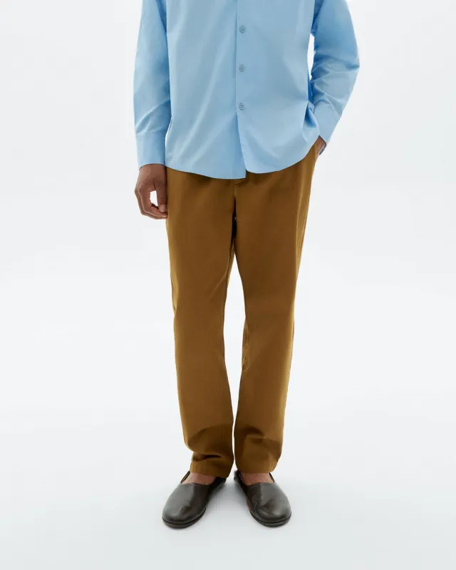 Pantalón recto marrón Travel sold by Thinking Mu