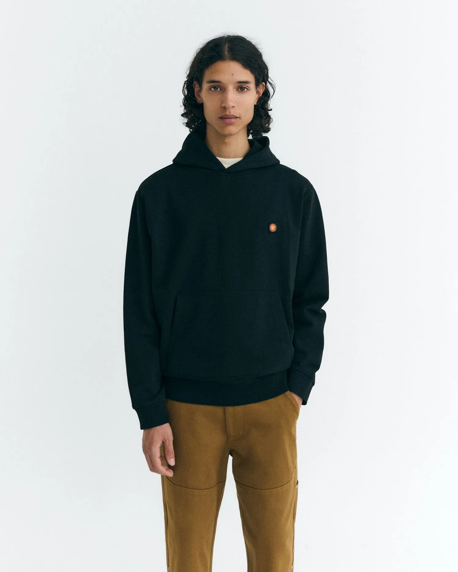 Hoodie negro sol naranja espalda Simon sold by Thinking Mu