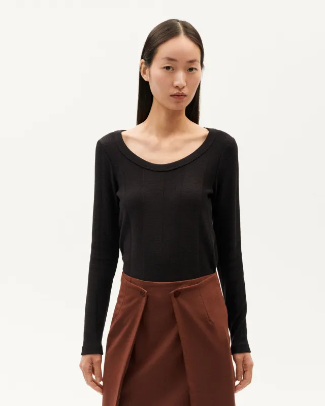 Top negro lana Casilda sold by Thinking Mu