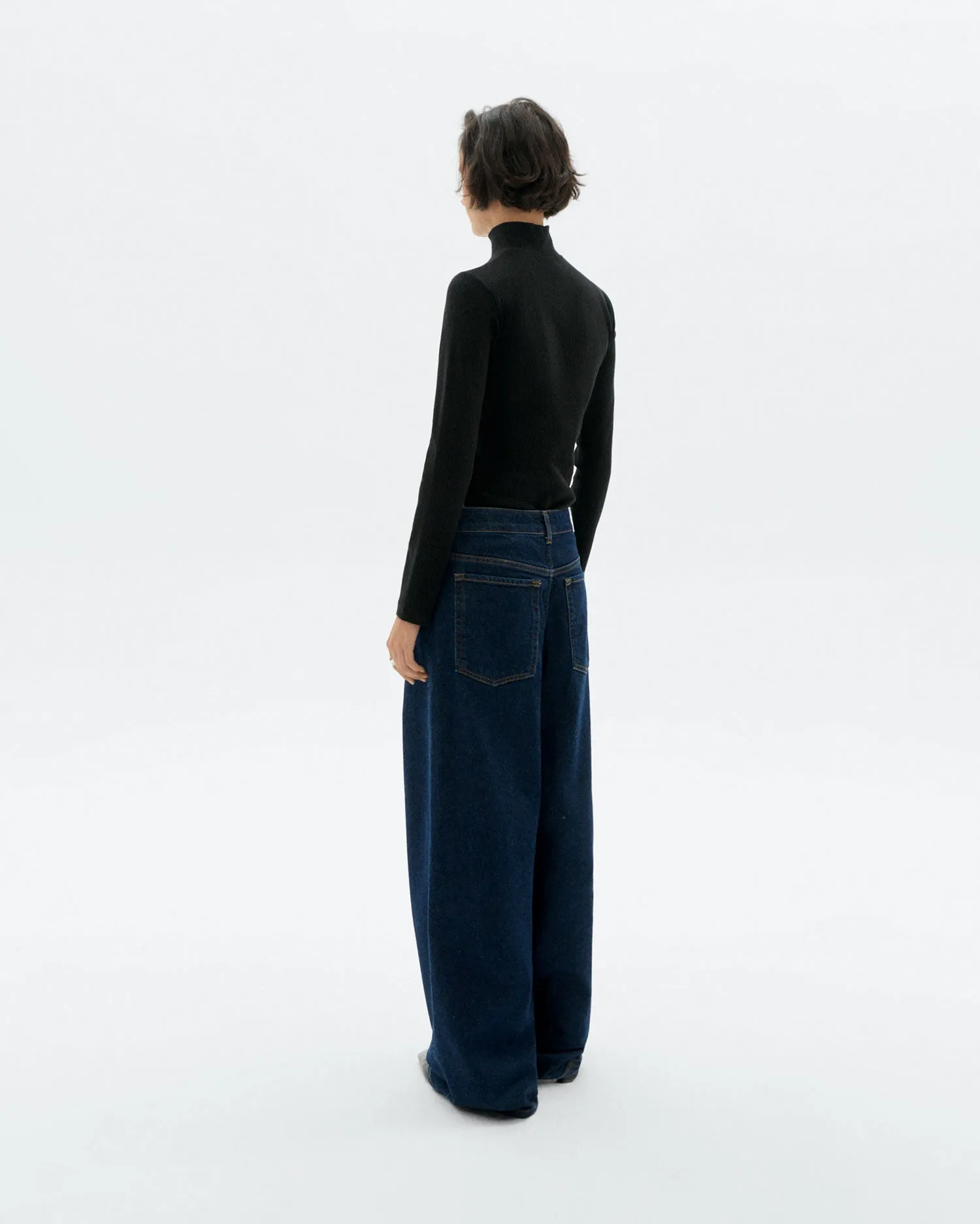 Top cuello alto negro hemp Aine sold by Thinking Mu product image thumbnail 4