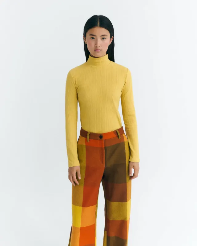 Top cuello alto amarillo hemp Aine sold by Thinking Mu