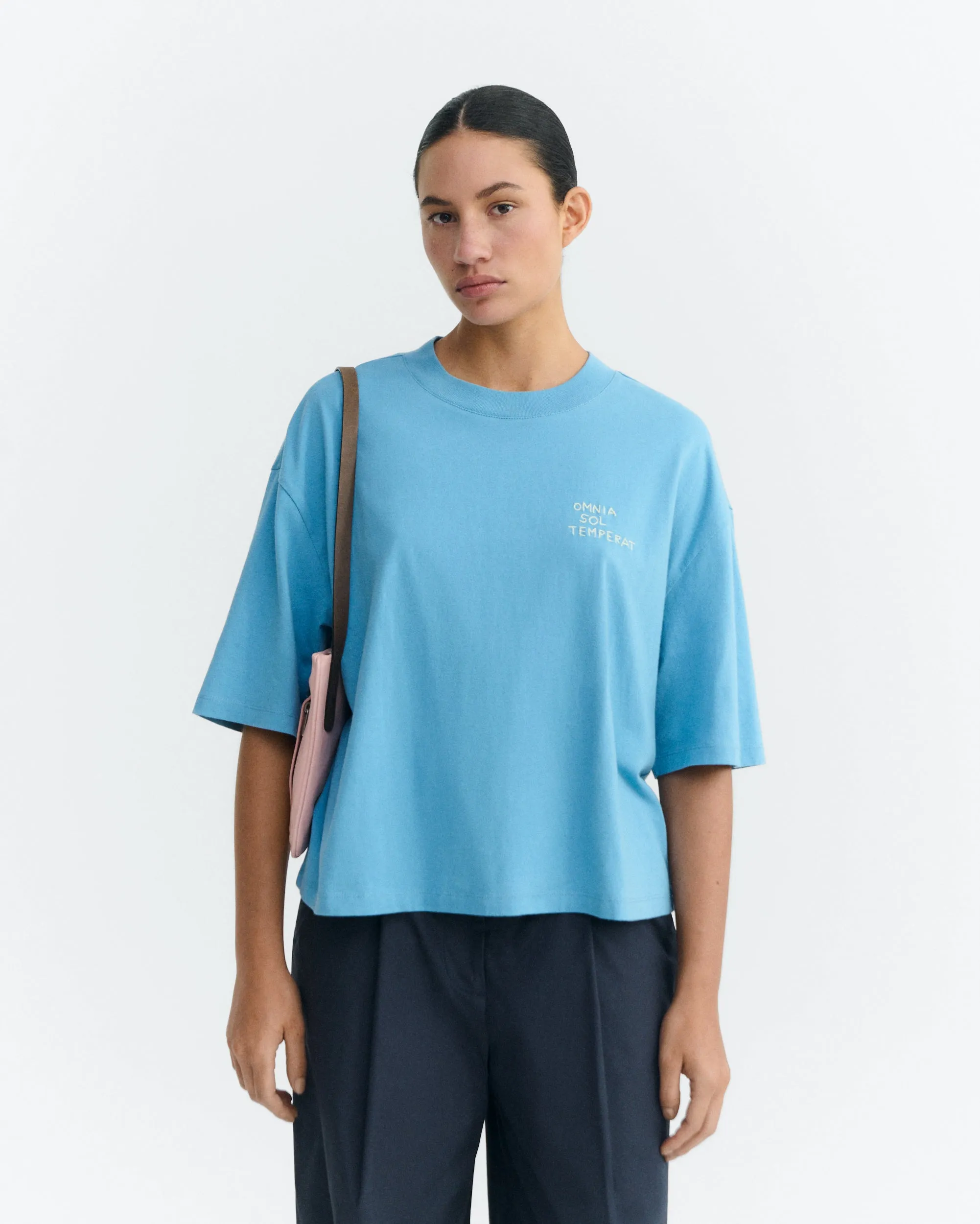 Camiseta oversize bordada a mano Lena sold by Thinking Mu product image thumbnail 4