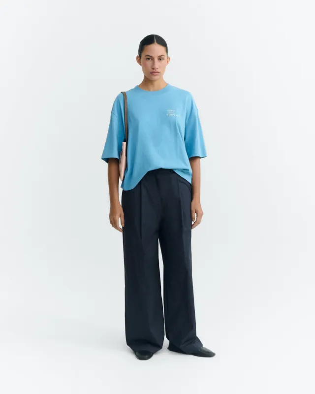 Camiseta oversize bordada a mano Lena made by Thinking Mu