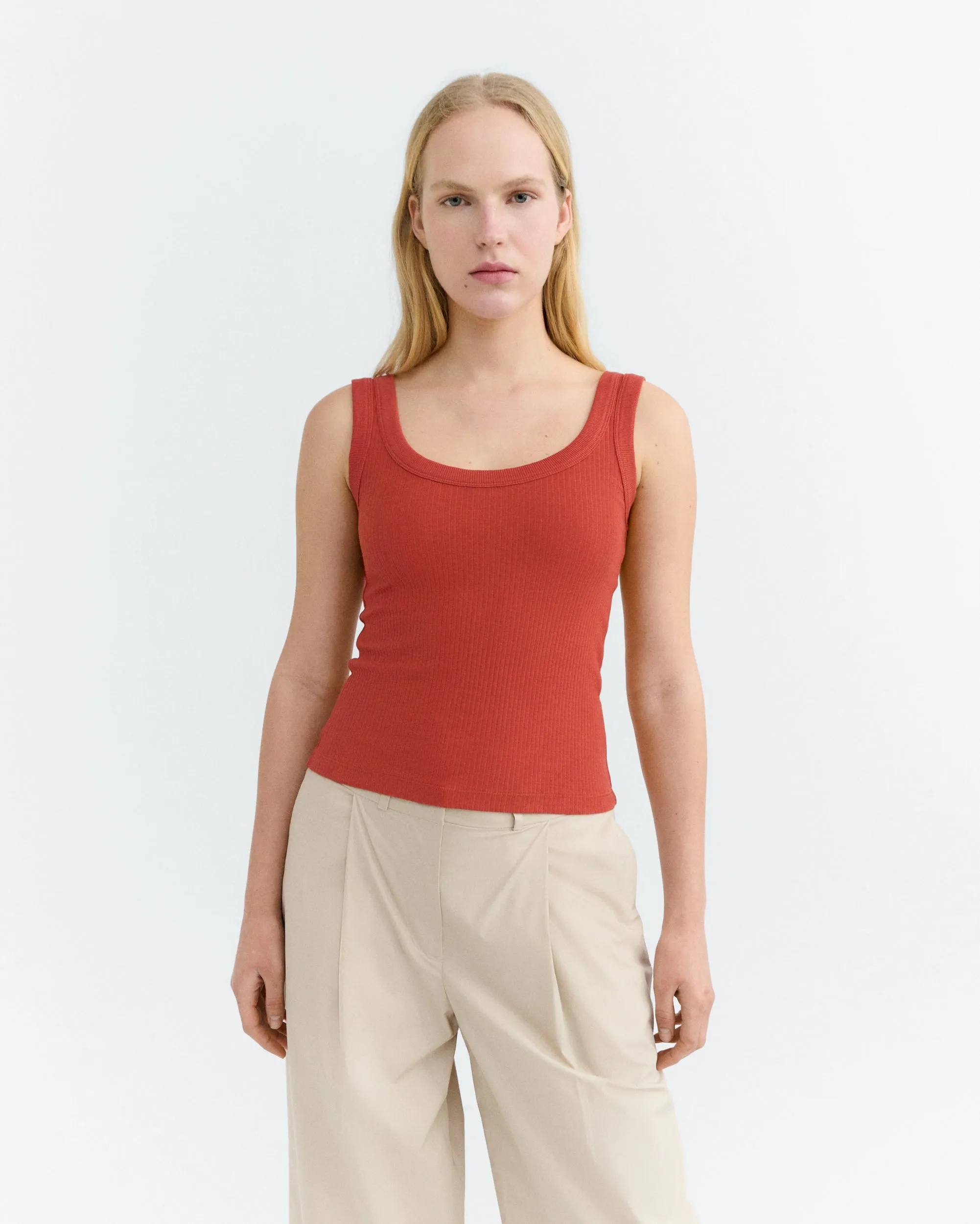 Top rib rojo Julia sold by Thinking Mu