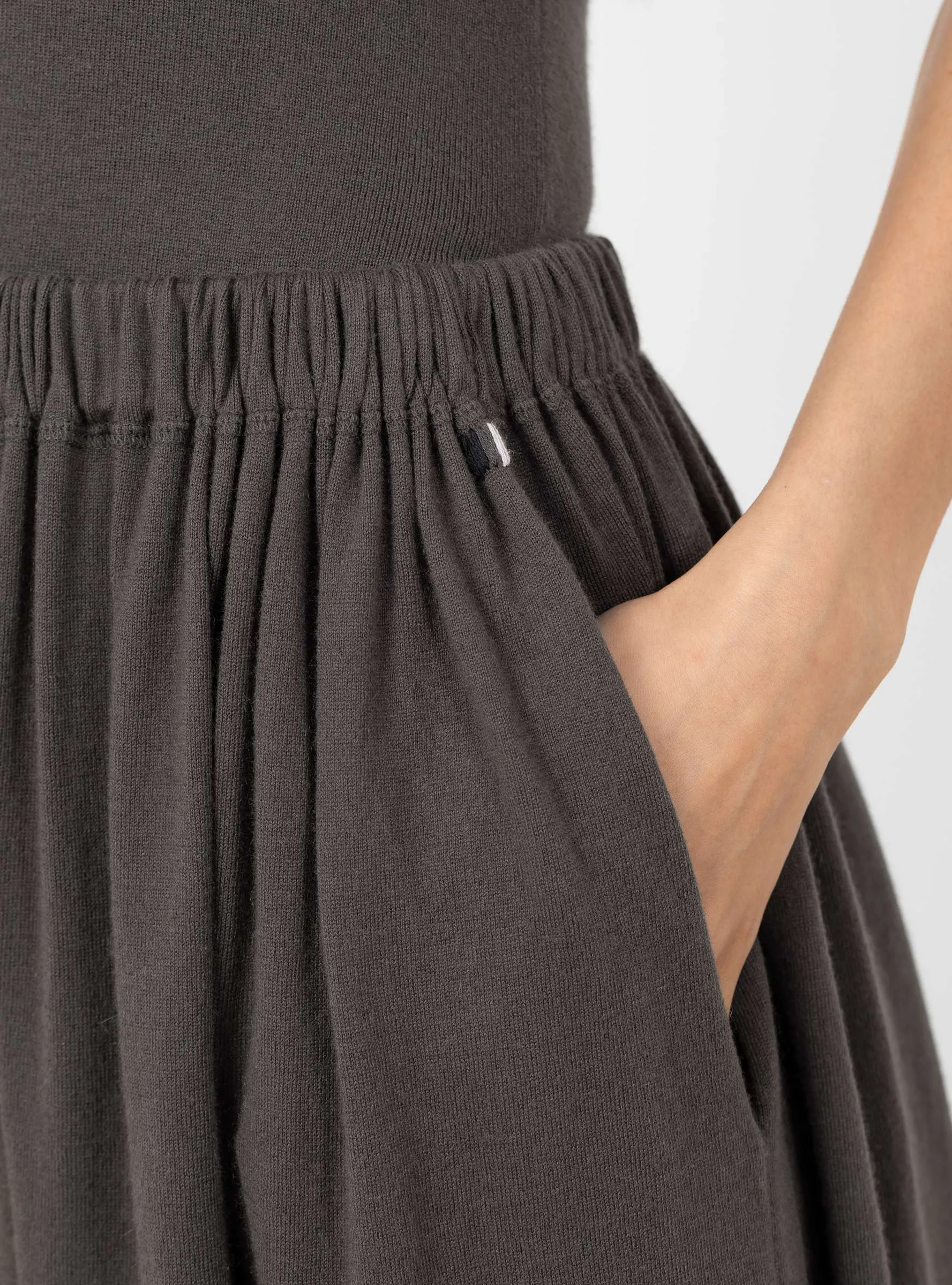 N°403 Mary Cotton Cashmere Skirt Mud sold by Garbstore product image thumbnail 5