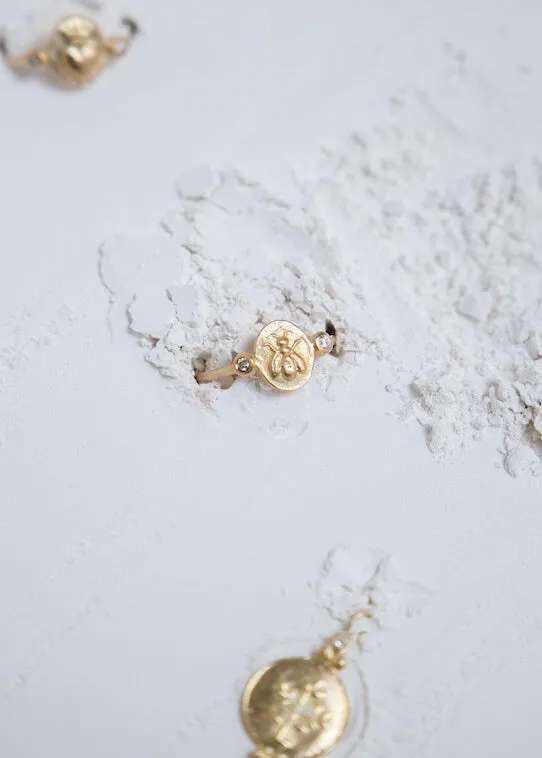 Bague empreinte en or 18 carats et diamants Abelha sold by Alix D. Reynis product image thumbnail 2