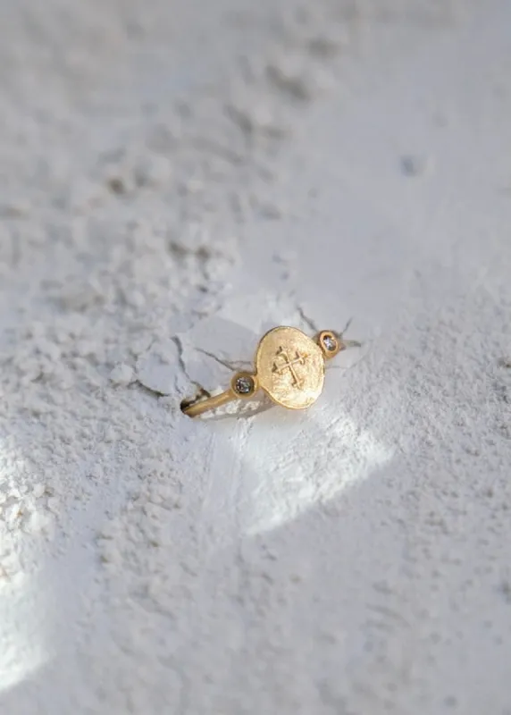 Bague empreinte Fede en or 18 carats et diamants sold by Alix D. Reynis