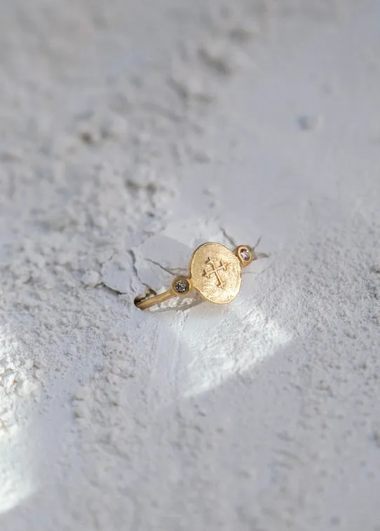 Bague empreinte Fede en or 18 carats et diamants sold by Alix D. Reynis