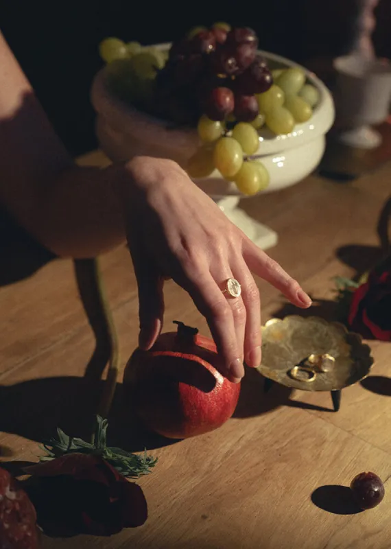 Bague intaille en or 18 carats et cristal de roche Minerve sold by Alix D. Reynis