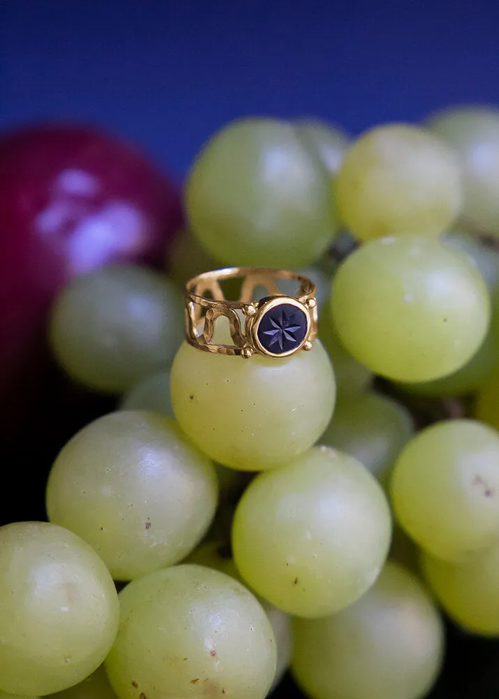 Bague intaille en or 18 carats et onyx noir Arès sold by Alix D. Reynis product image thumbnail 3