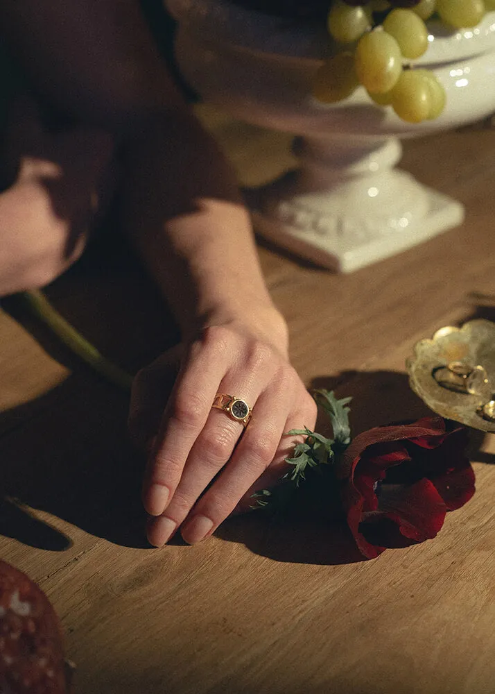 Bague intaille en or 18 carats et onyx noir Arès sold by Alix D. Reynis