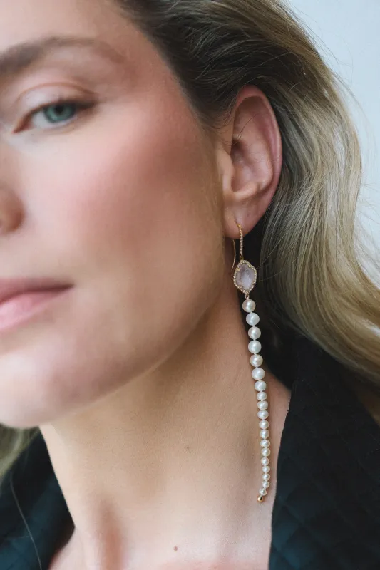 Objet trouvé N°10, GODDESS earring, Pearl White made by Karolin Van Loon Womens