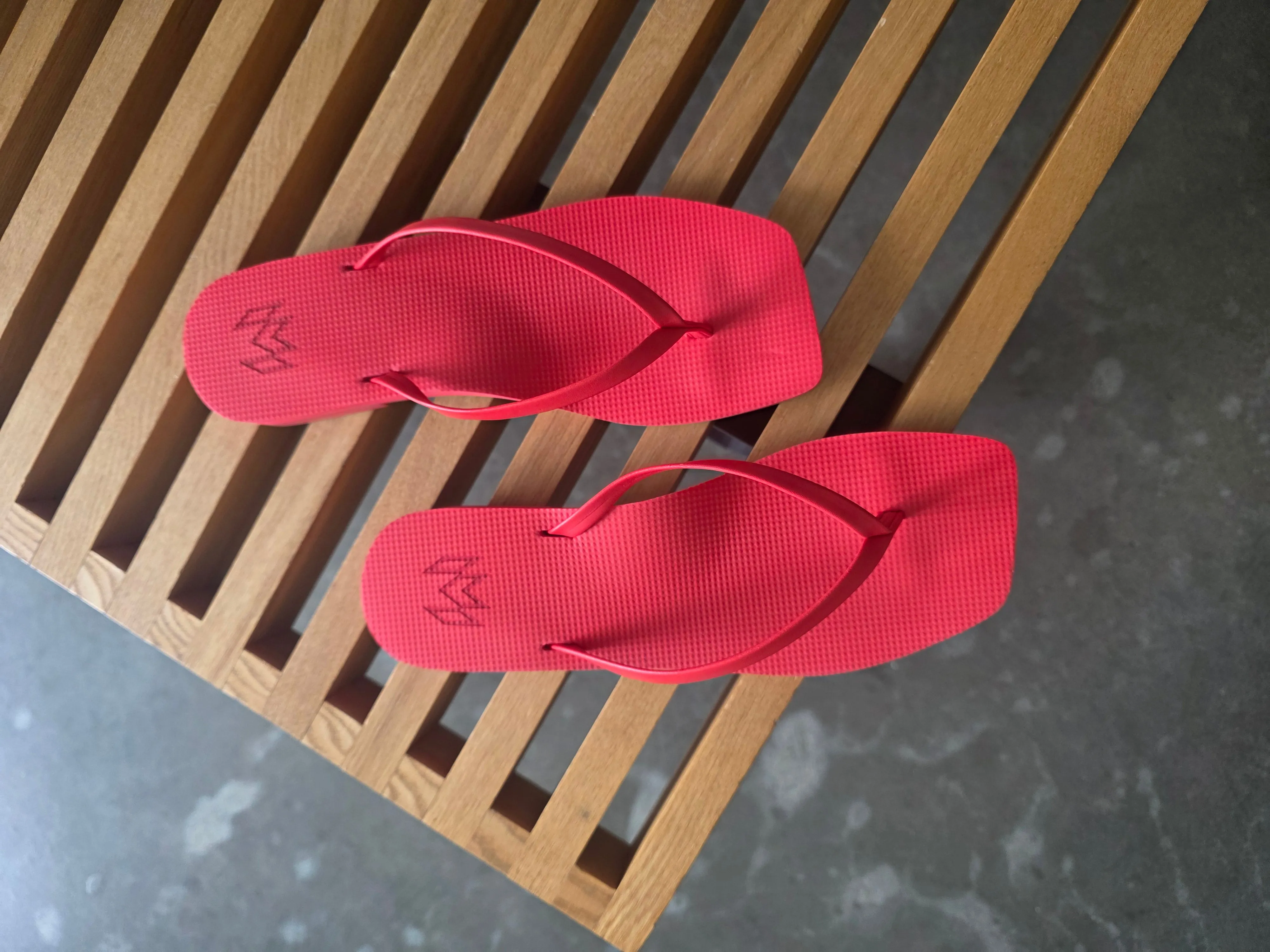 Lola - Rouge sold by MALVADOS product image thumbnail 4