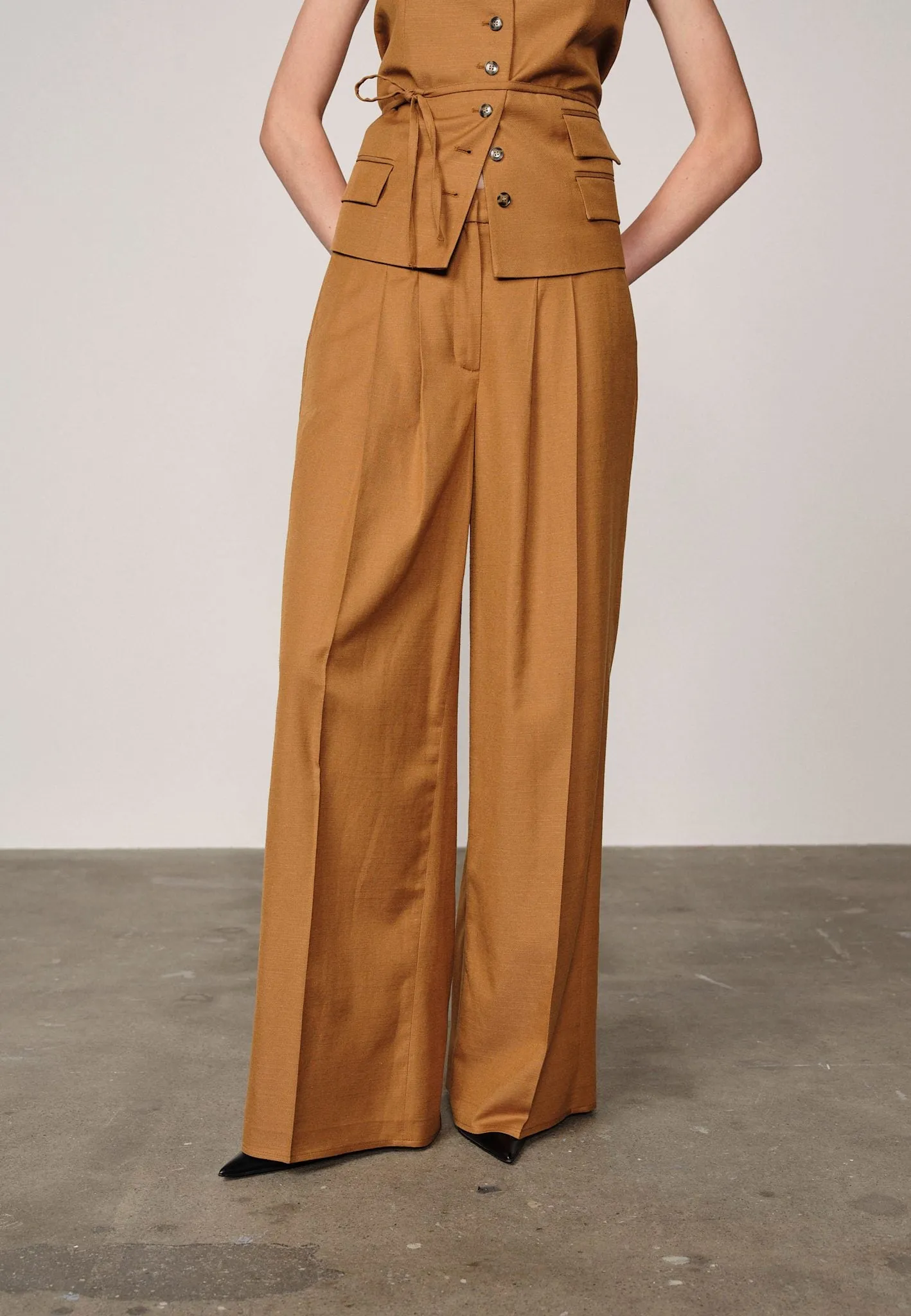 Lotus Midt Waist Pants - Toffee sold by Birgitte Herskind product image thumbnail 2