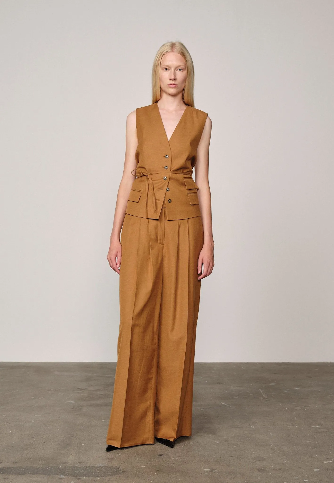 Lotus Midt Waist Pants - Toffee sold by Birgitte Herskind