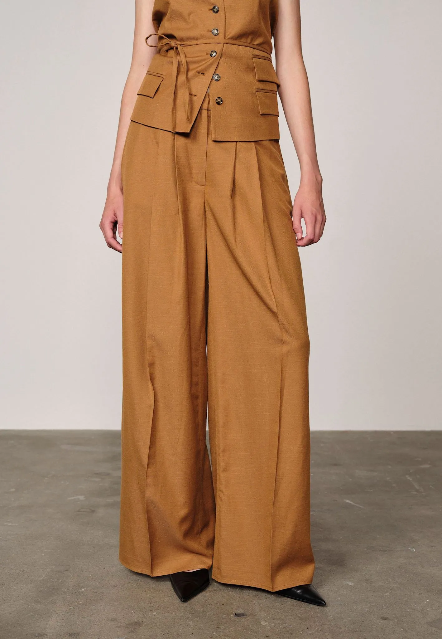 Lotus Midt Waist Pants - Toffee sold by Birgitte Herskind product image thumbnail 5