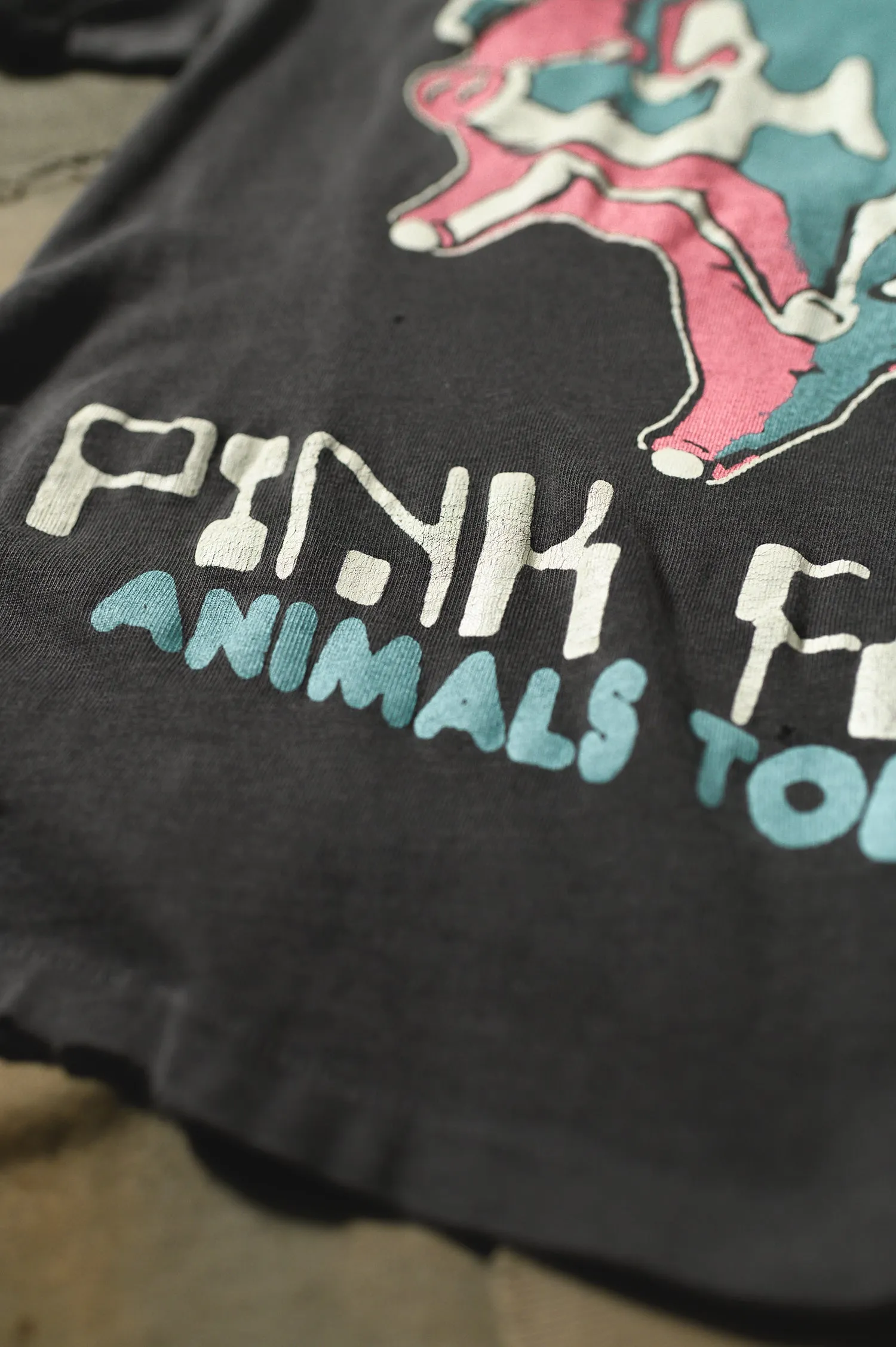 PINK FLOYD ANIMALS TOUR '77 CROP sold by MadeWorn product image thumbnail 5