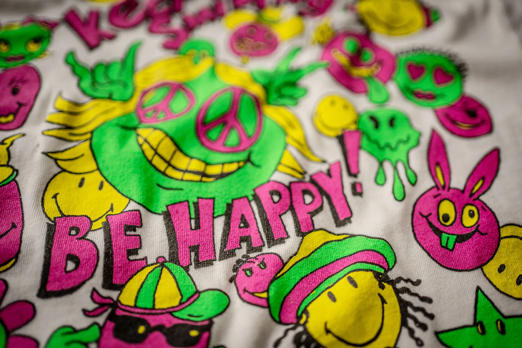 SMILEY BE HAPPY '90S FIT POCKET TEE sold by MadeWorn product image thumbnail 3