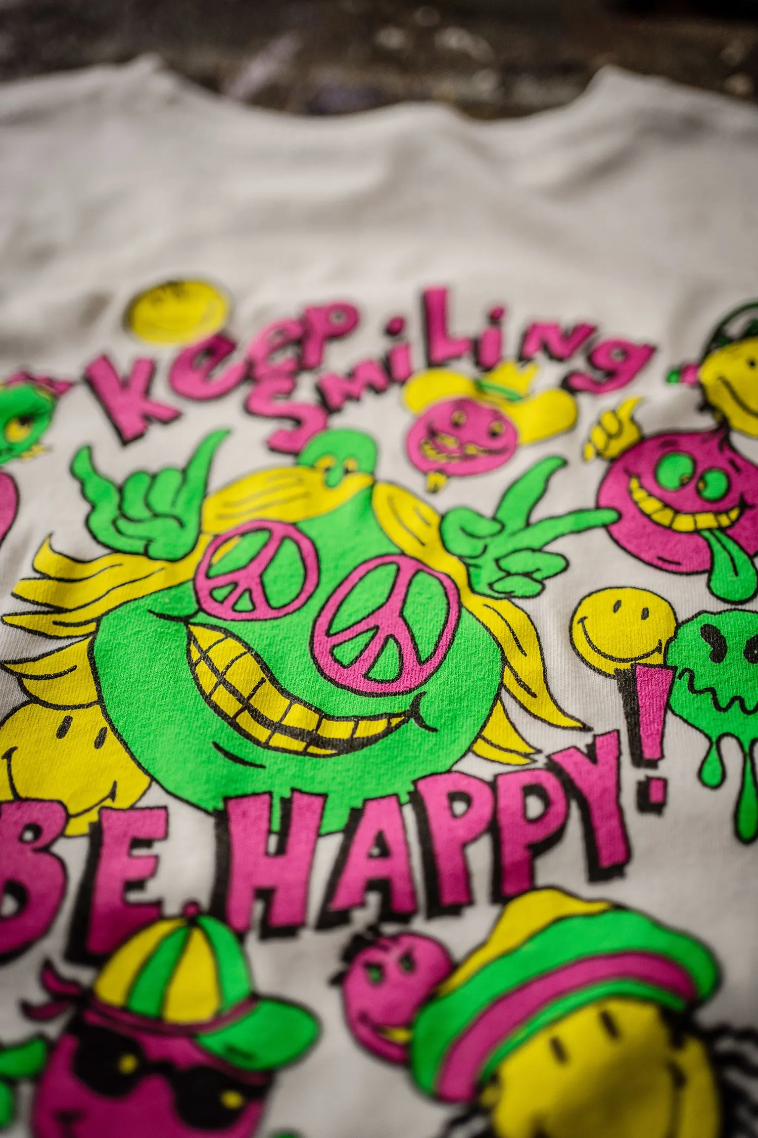 SMILEY BE HAPPY '90S FIT POCKET TEE sold by MadeWorn product image thumbnail 5