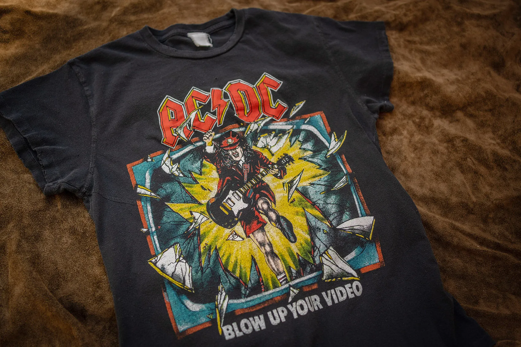 AC/DC KISSIN' DYNAMITE sold by MadeWorn product image thumbnail 3