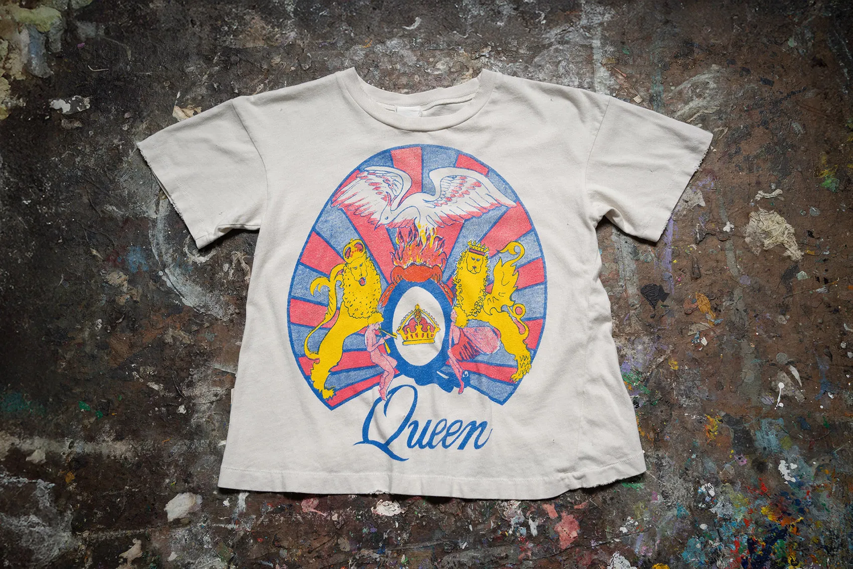 QUEEN SOMEBODY TO LOVE CROP sold by MadeWorn product image thumbnail 3