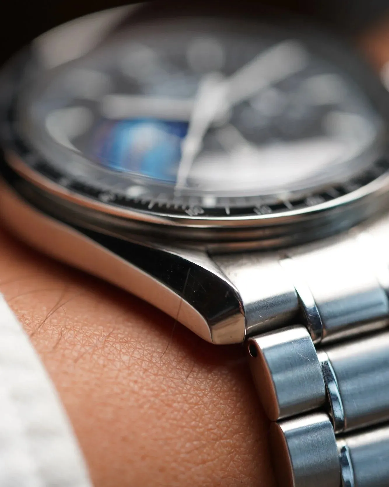 OMEGA Speedmaster Professional “Snoopy” Limited Edition Full Set sold by J. Press product image thumbnail 4